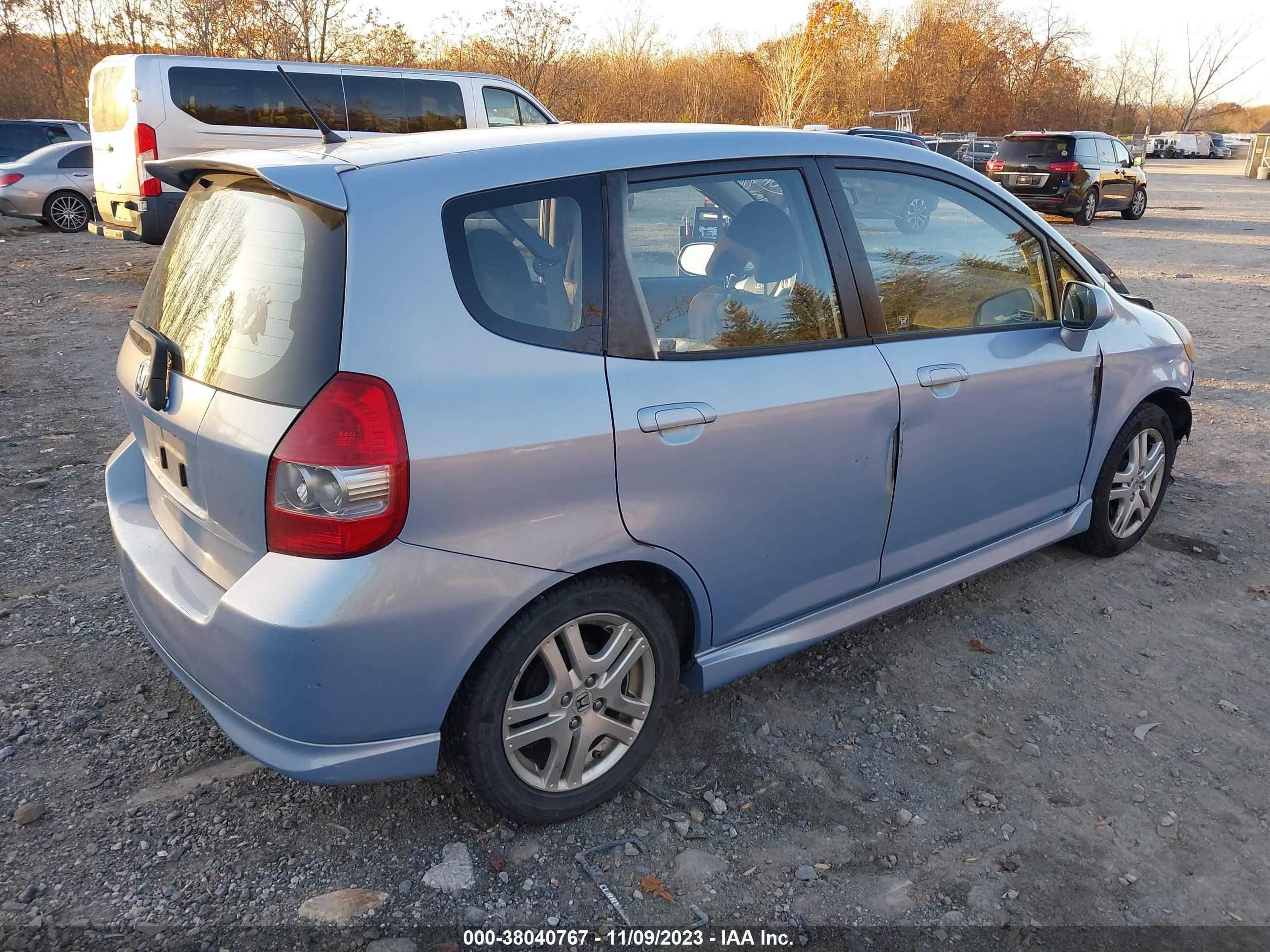 Photo 3 VIN: JHMGD38618S013237 - HONDA FIT 