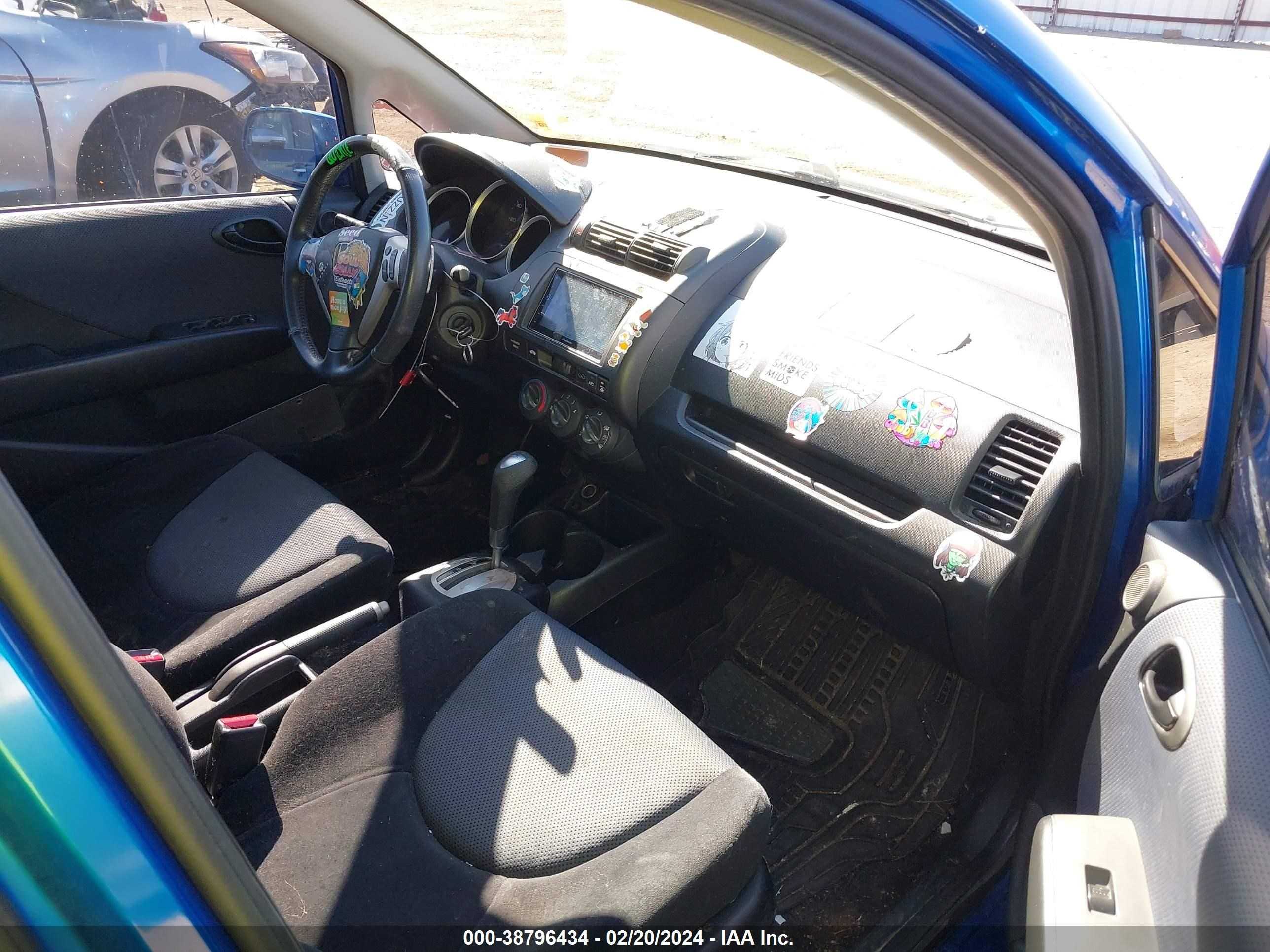 Photo 4 VIN: JHMGD38648S051769 - HONDA FIT 