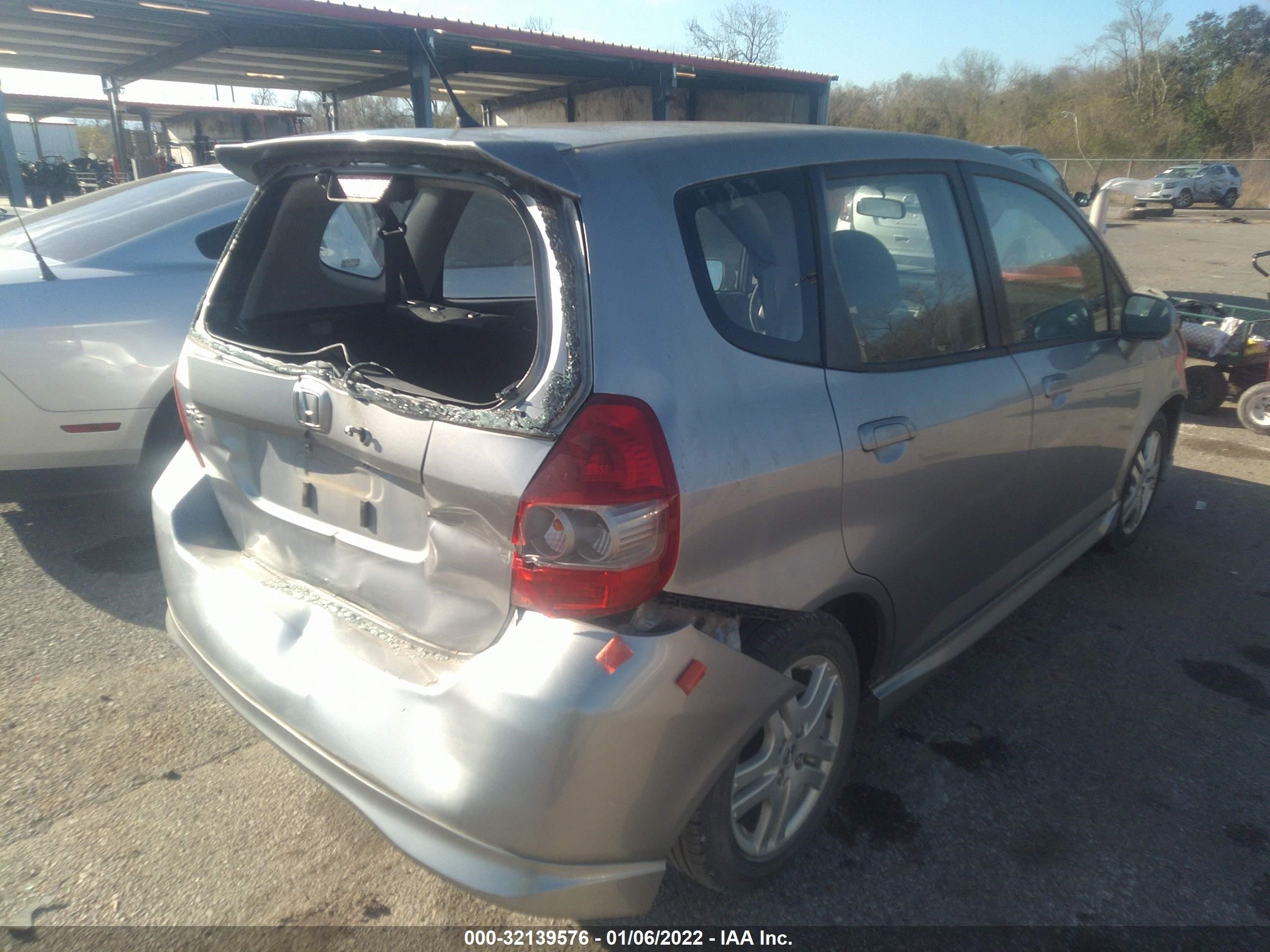 Photo 3 VIN: JHMGD38698S073007 - HONDA FIT 