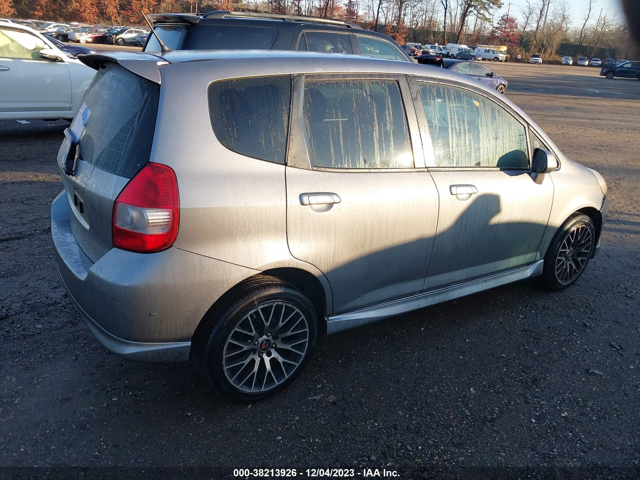 Photo 3 VIN: JHMGD386X8S007887 - HONDA FIT 