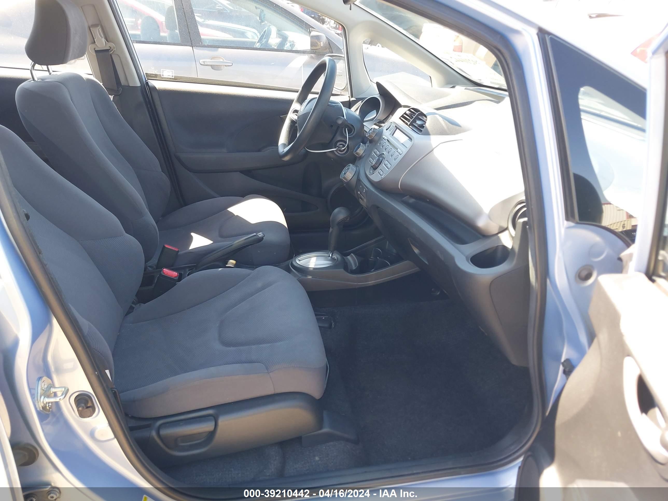 Photo 4 VIN: JHMGE88249S031997 - HONDA FIT 