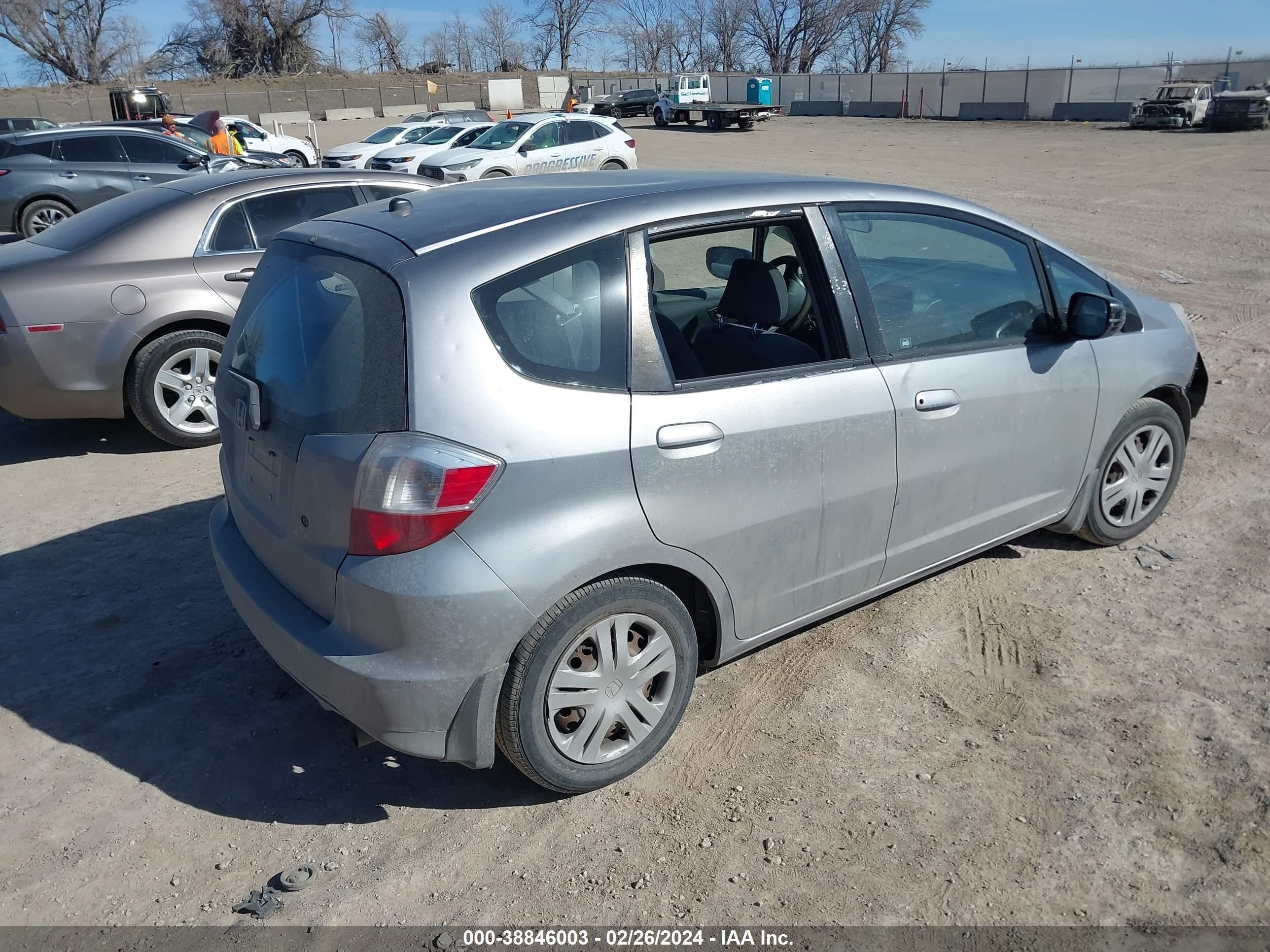 Photo 3 VIN: JHMGE882X9S073512 - HONDA FIT 