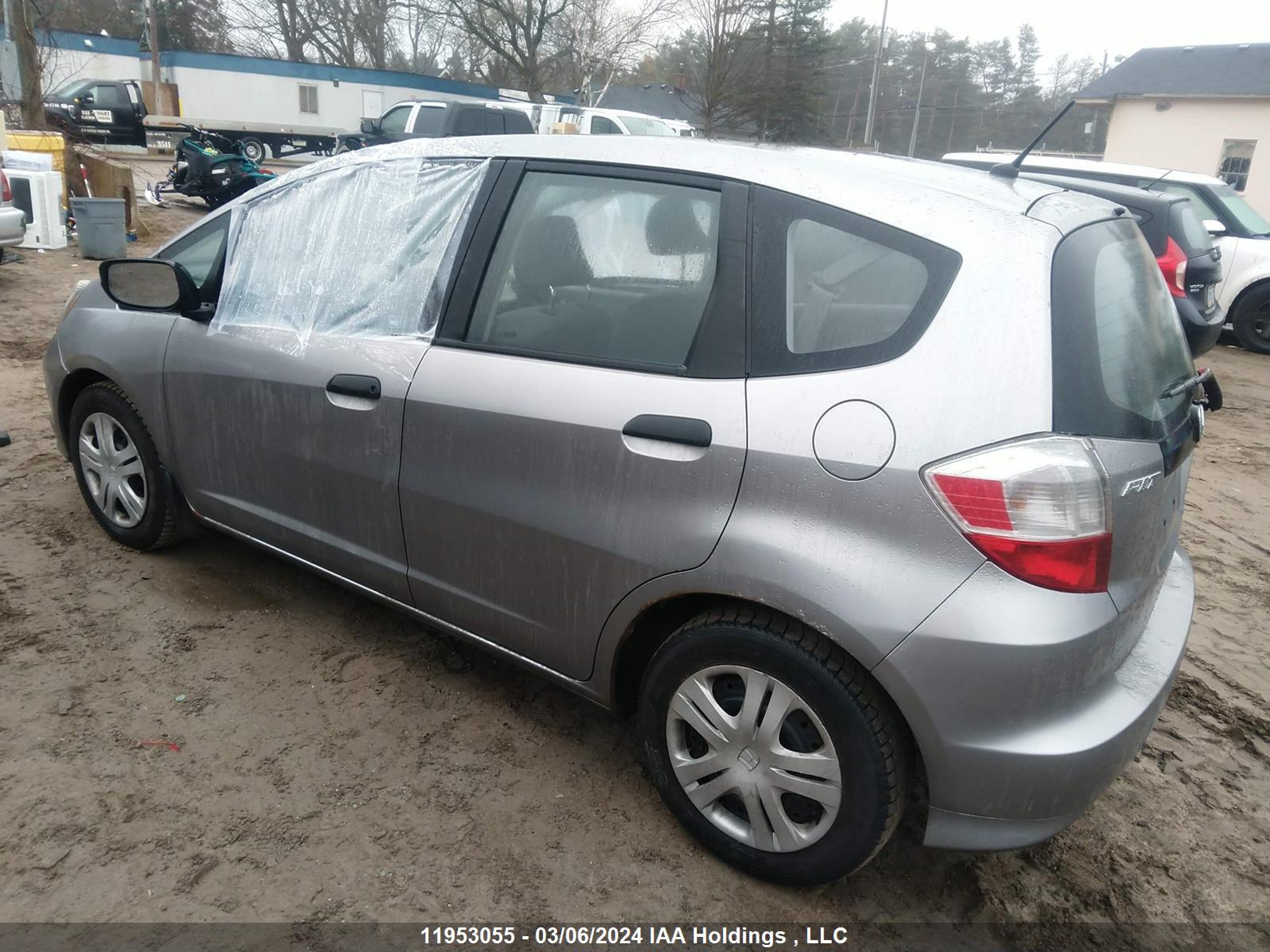 Photo 2 VIN: JHMGE88329S812770 - HONDA FIT 