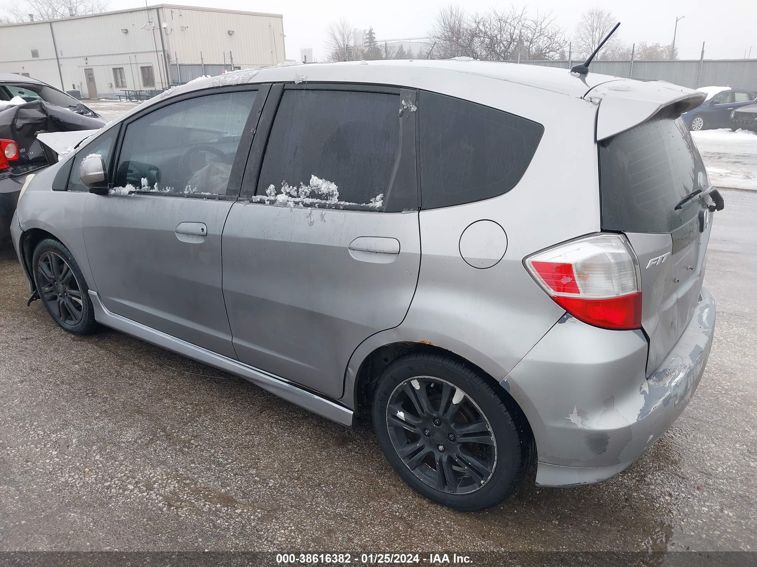 Photo 2 VIN: JHMGE88439S001813 - HONDA FIT 