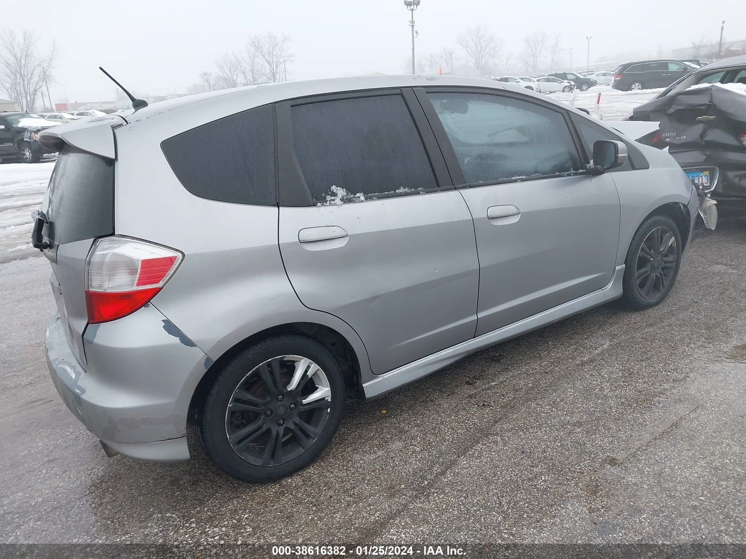 Photo 3 VIN: JHMGE88439S001813 - HONDA FIT 