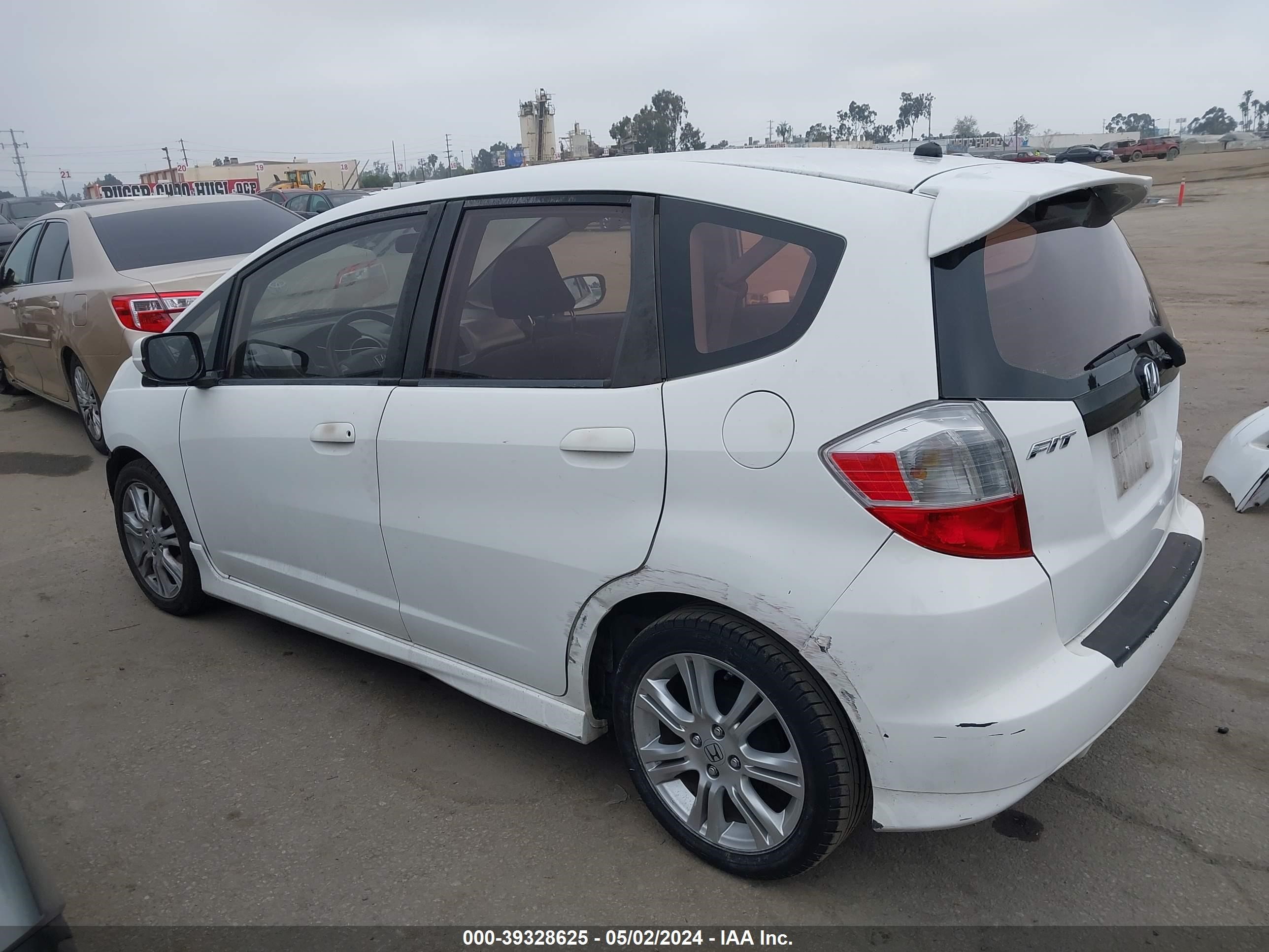 Photo 2 VIN: JHMGE88439S060358 - HONDA FIT 