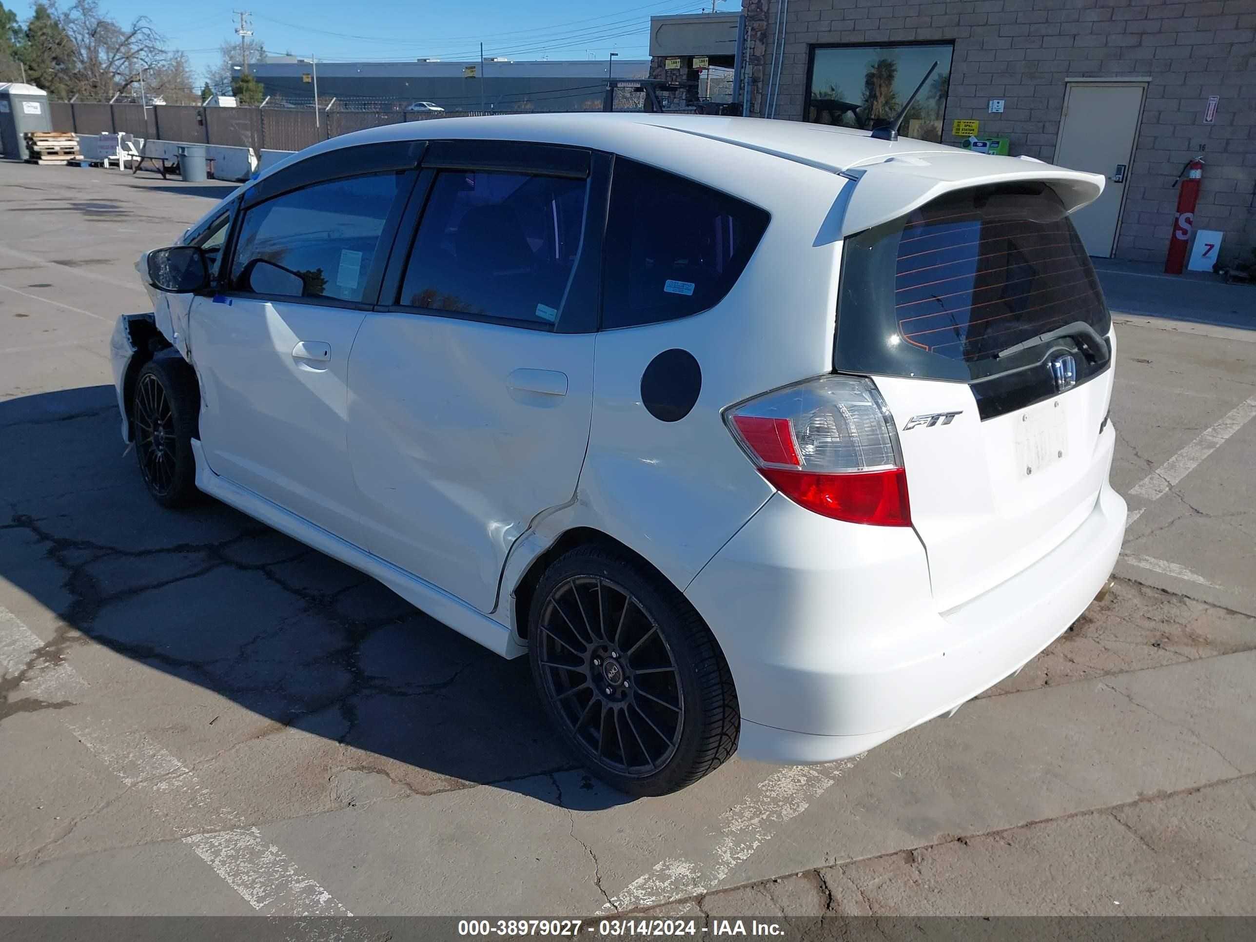 Photo 2 VIN: JHMGE884X9S045131 - HONDA FIT 