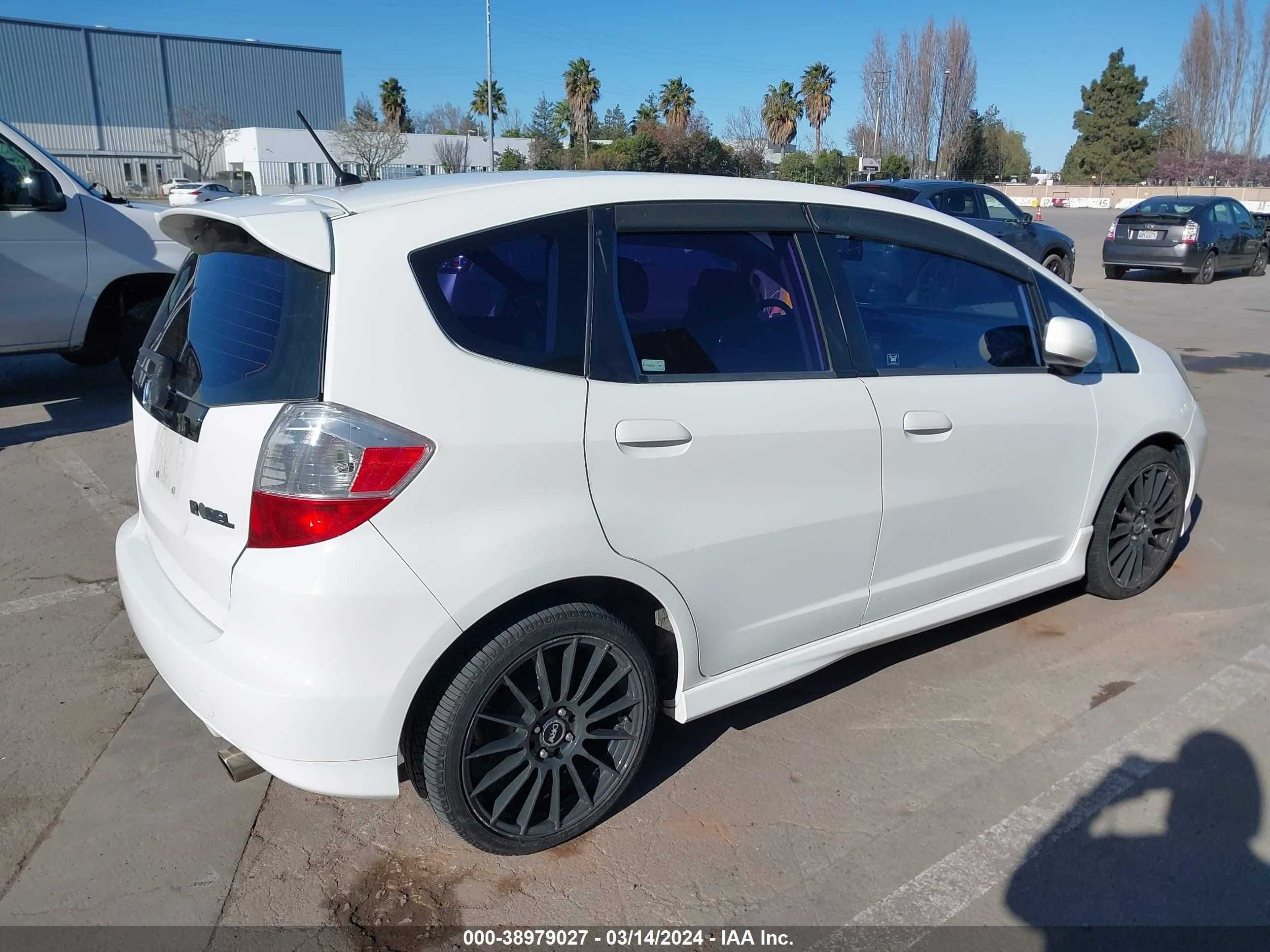 Photo 3 VIN: JHMGE884X9S045131 - HONDA FIT 