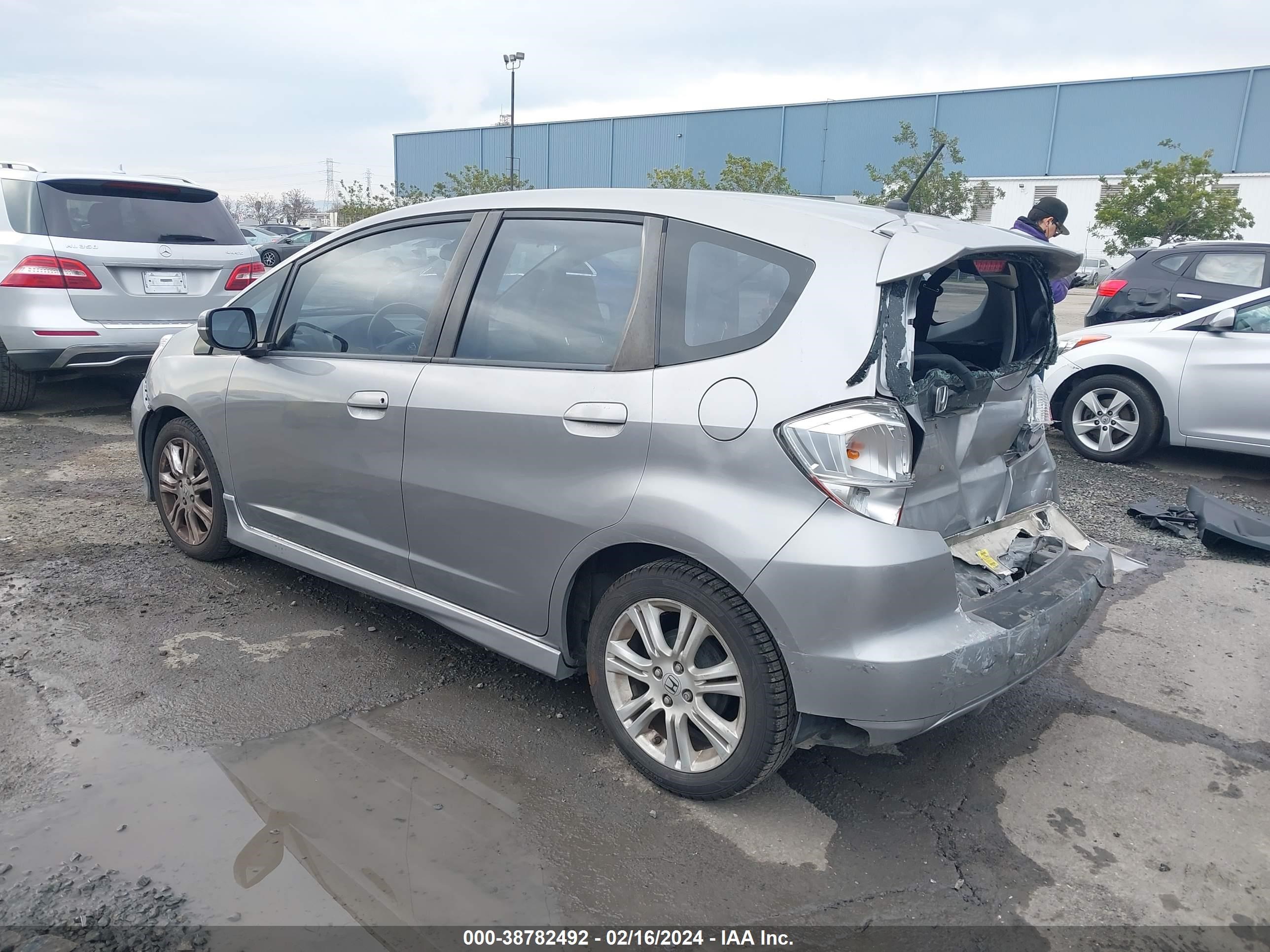 Photo 2 VIN: JHMGE88649S065523 - HONDA FIT 