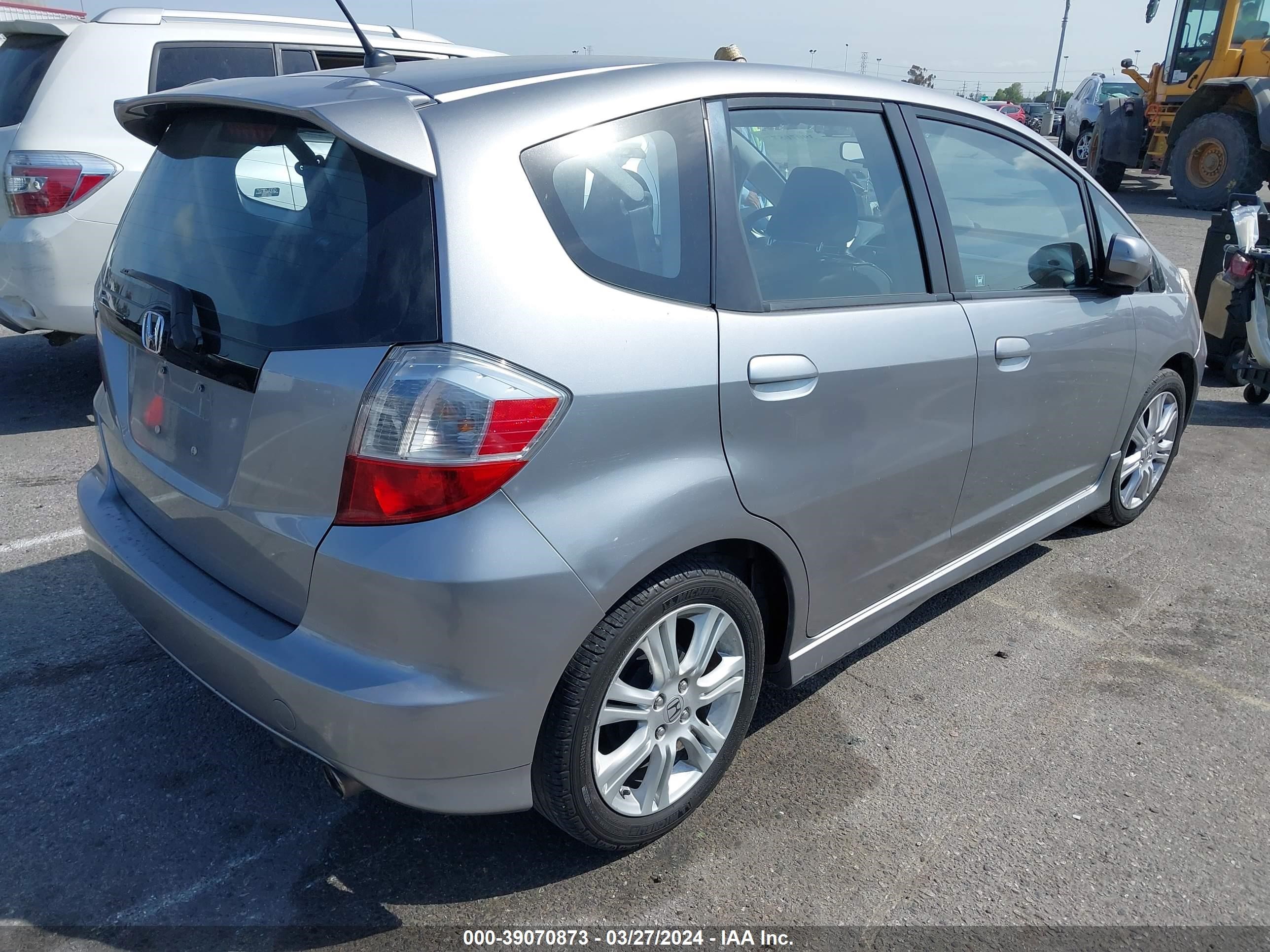 Photo 3 VIN: JHMGE88659S032885 - HONDA FIT 