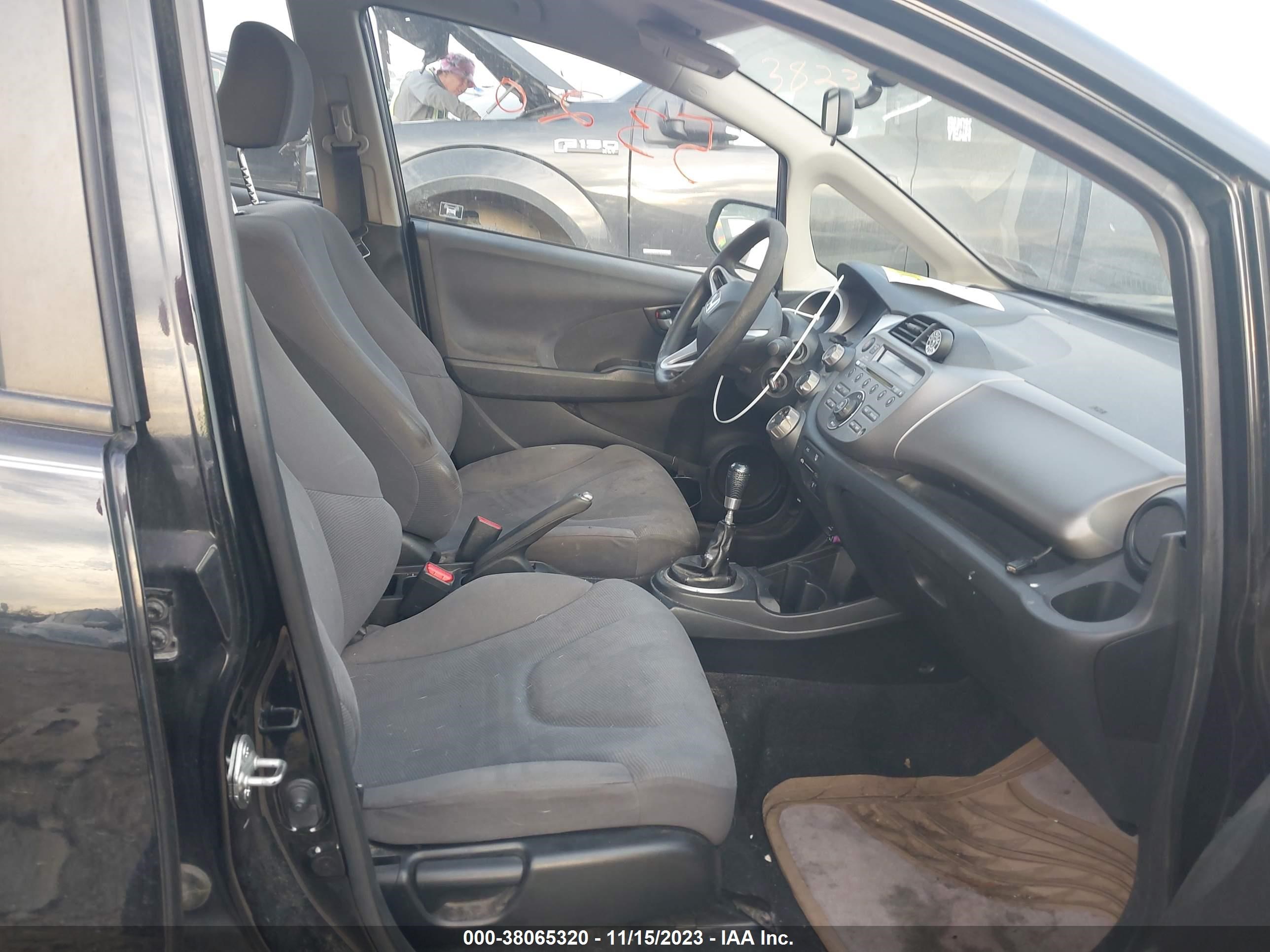 Photo 4 VIN: JHMGE8G31DC057714 - HONDA FIT 