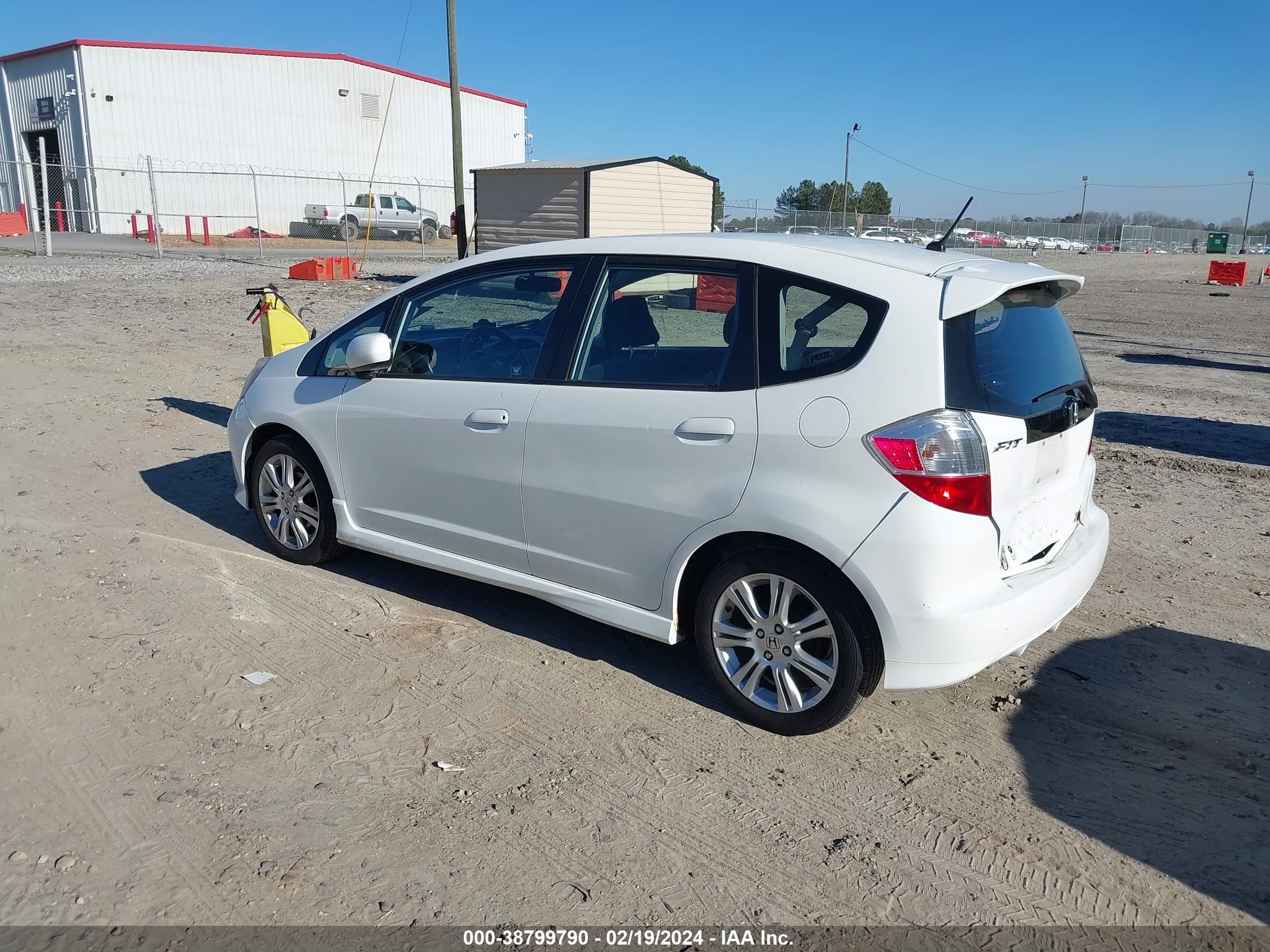 Photo 2 VIN: JHMGE8G41AC034230 - HONDA FIT 