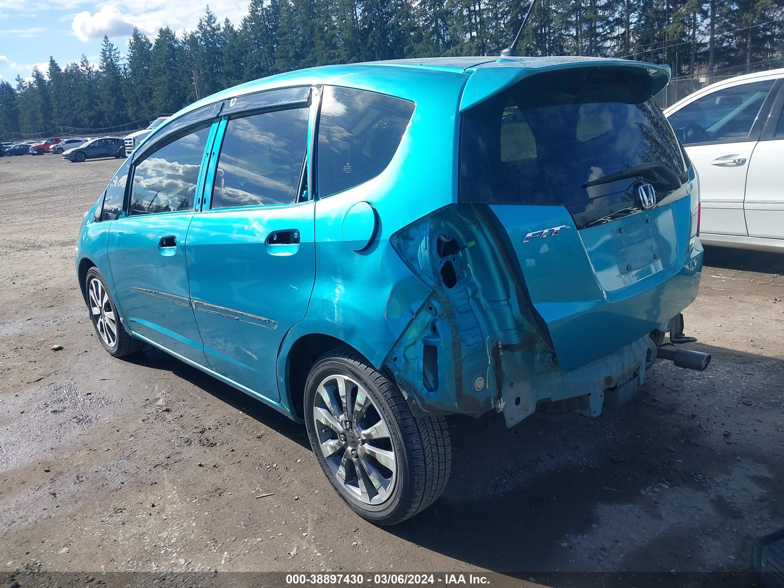 Photo 2 VIN: JHMGE8G50DC009459 - HONDA FIT 