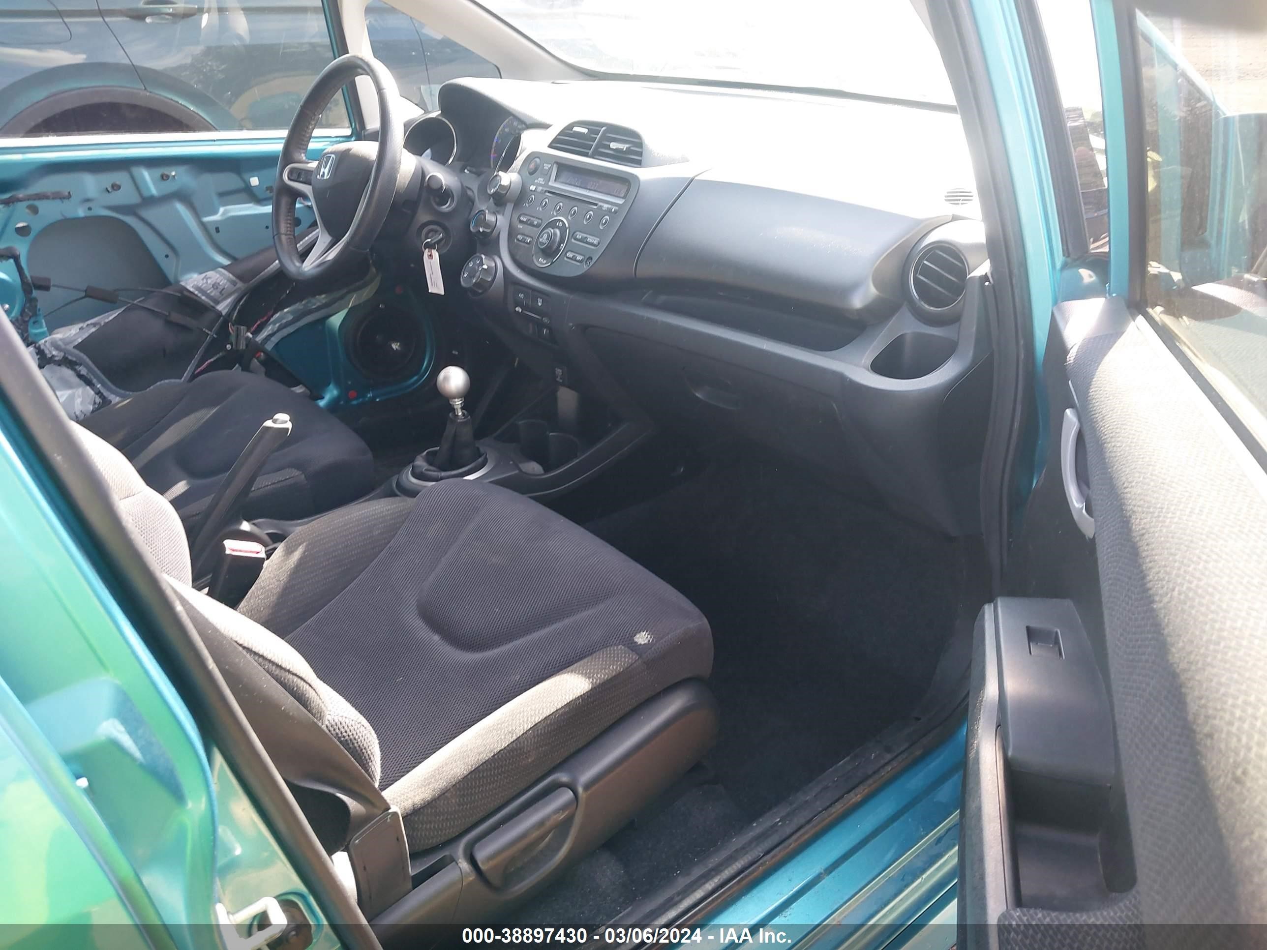 Photo 4 VIN: JHMGE8G50DC009459 - HONDA FIT 