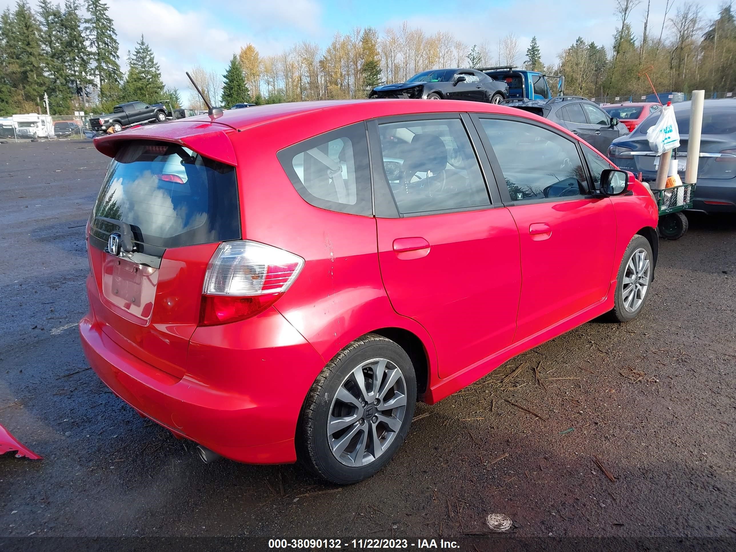 Photo 3 VIN: JHMGE8G52CC031381 - HONDA FIT 