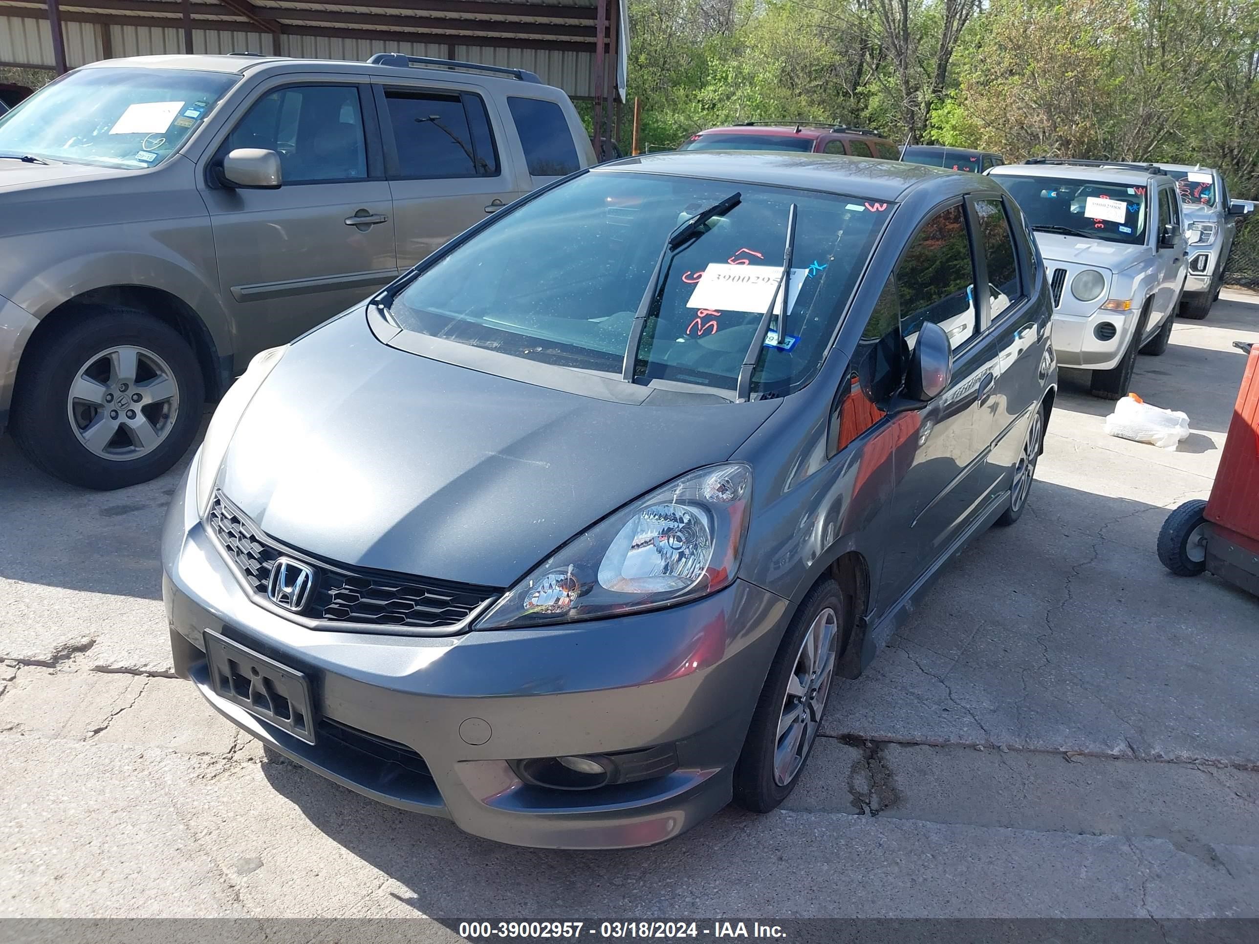 Photo 1 VIN: JHMGE8G5XCC004705 - HONDA FIT 