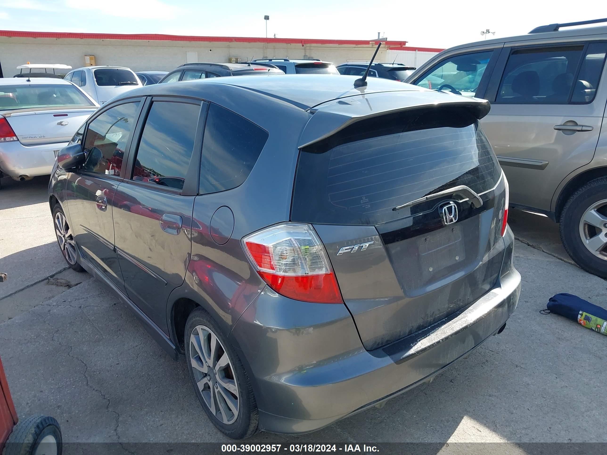 Photo 2 VIN: JHMGE8G5XCC004705 - HONDA FIT 