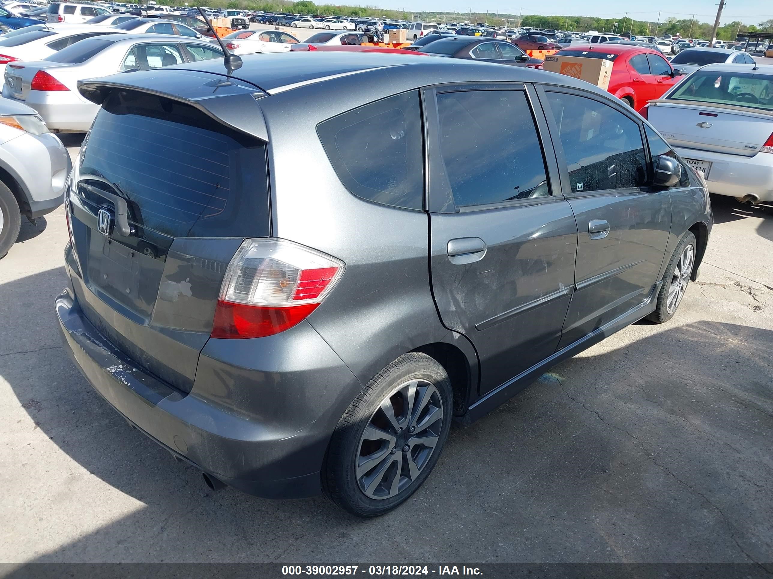 Photo 3 VIN: JHMGE8G5XCC004705 - HONDA FIT 