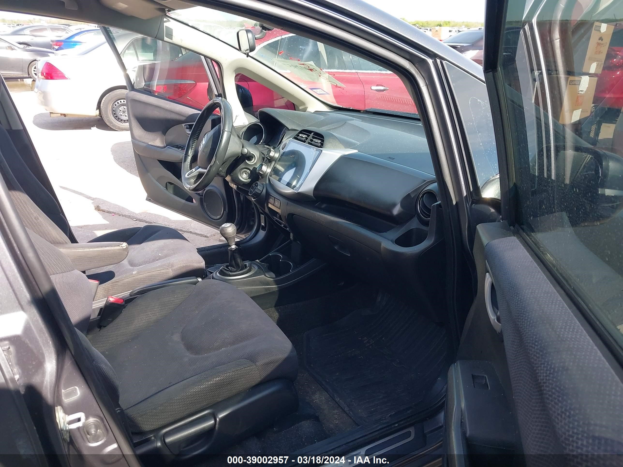 Photo 4 VIN: JHMGE8G5XCC004705 - HONDA FIT 