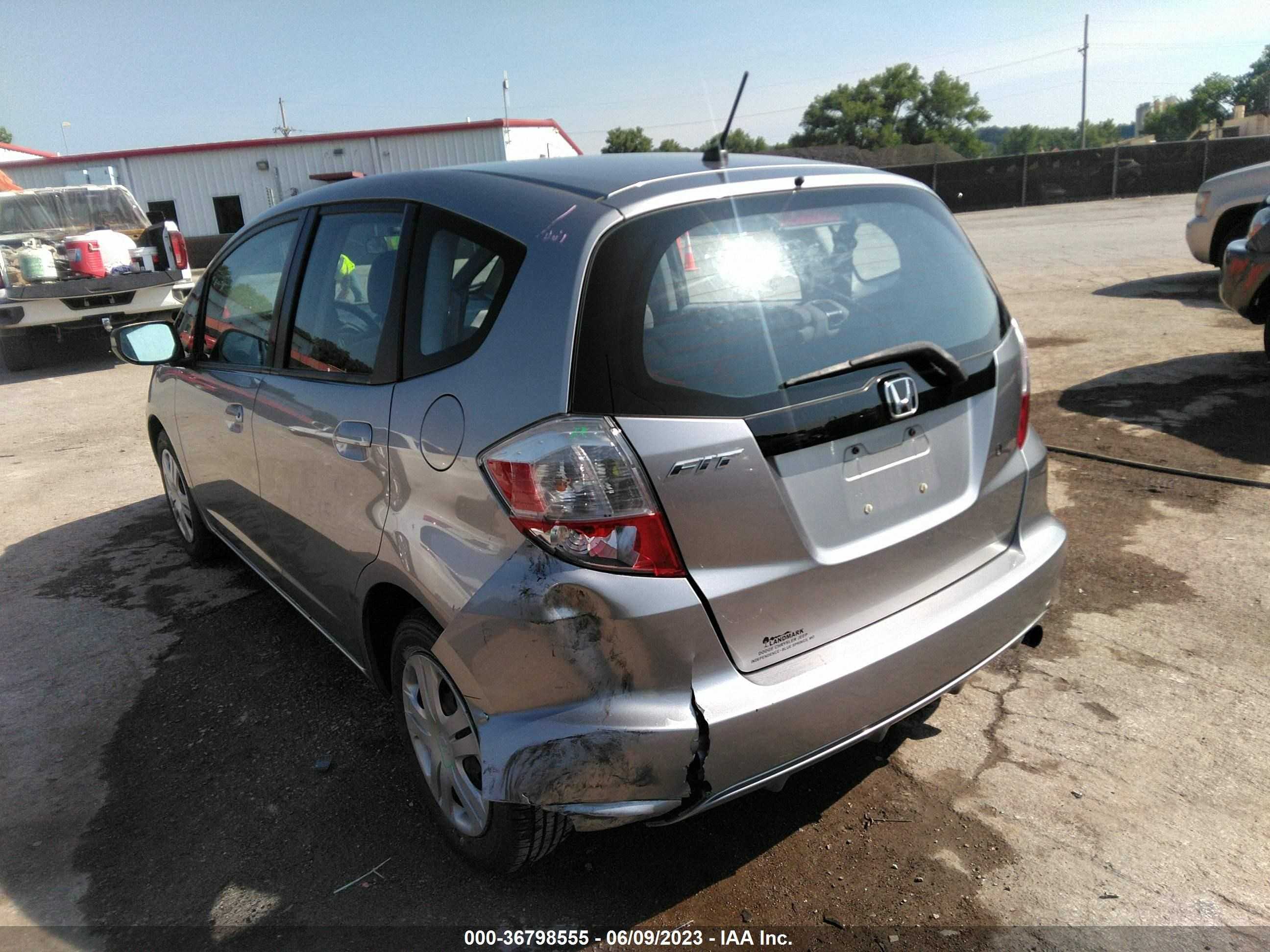 Photo 2 VIN: JHMGE8H26AC006436 - HONDA FIT 