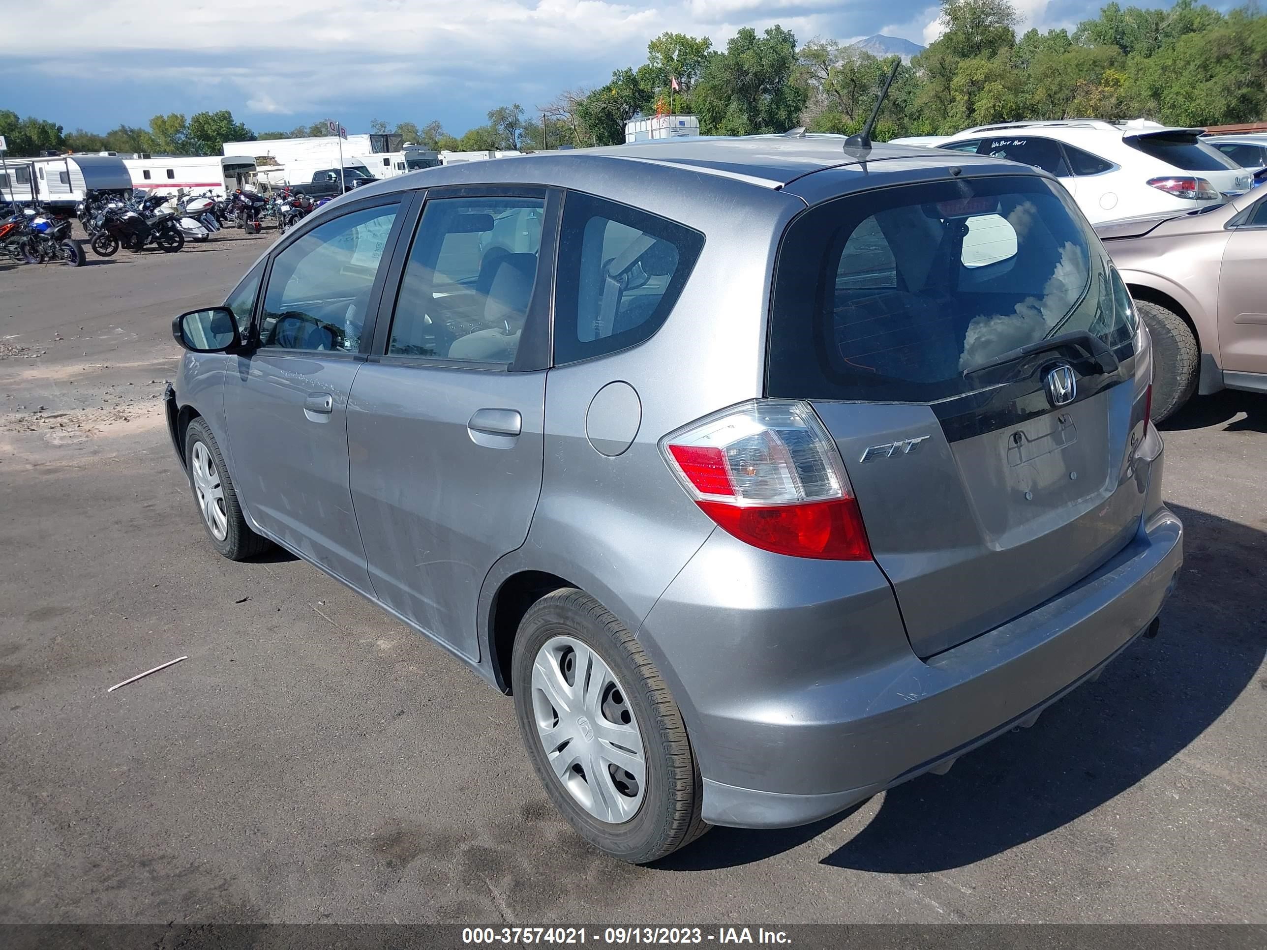 Photo 2 VIN: JHMGE8H28AC035257 - HONDA FIT 