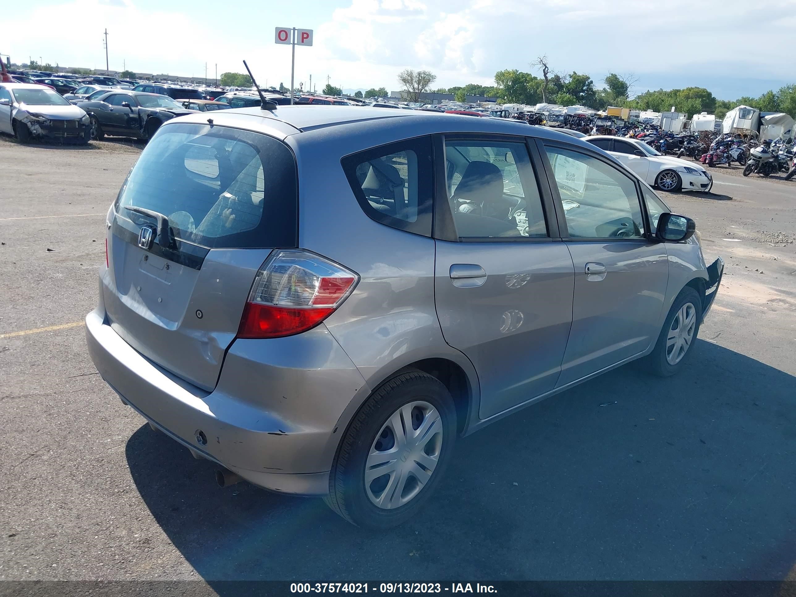 Photo 3 VIN: JHMGE8H28AC035257 - HONDA FIT 