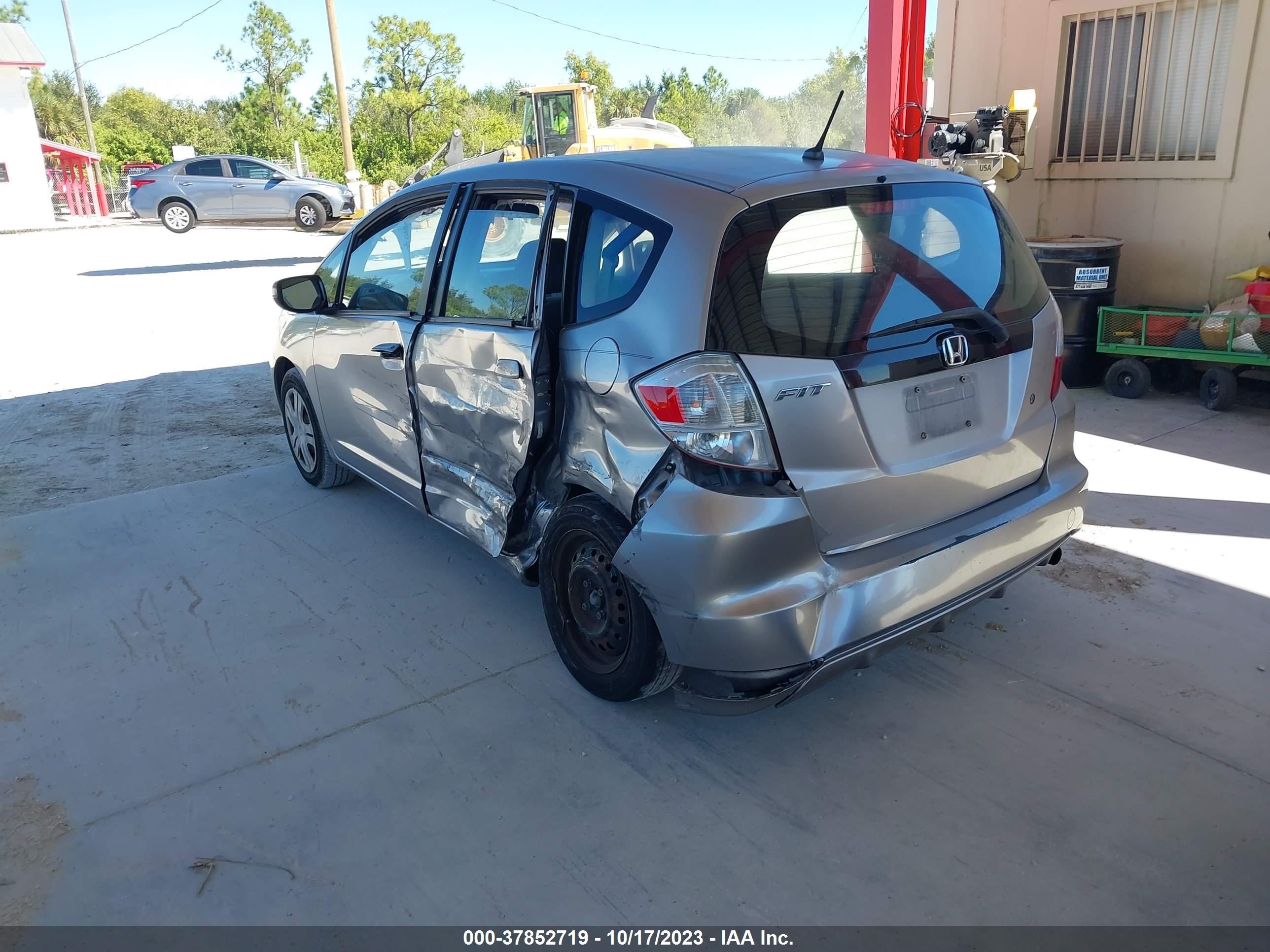 Photo 2 VIN: JHMGE8H2XAS003626 - HONDA FIT 