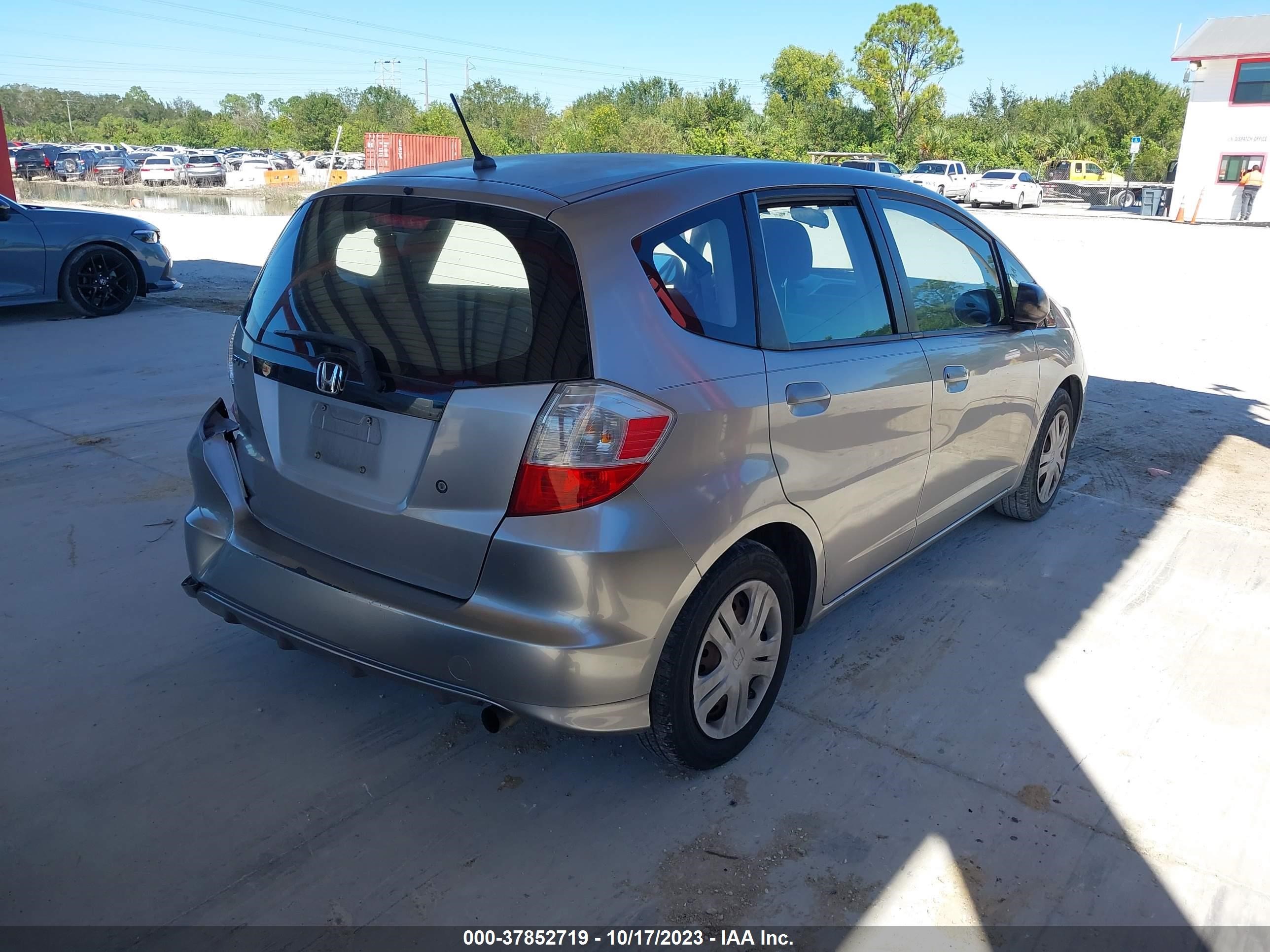 Photo 3 VIN: JHMGE8H2XAS003626 - HONDA FIT 