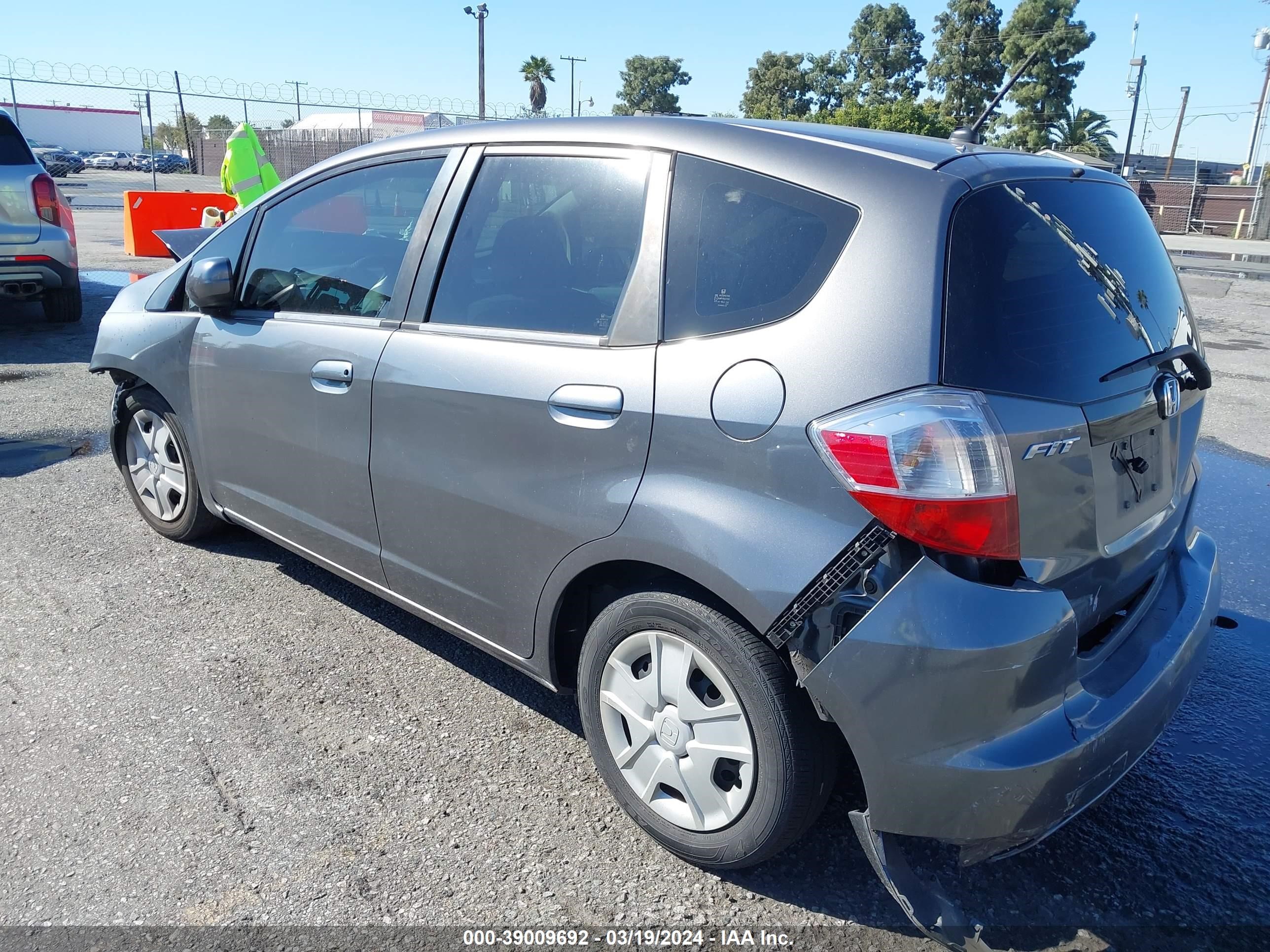 Photo 2 VIN: JHMGE8H31DC046162 - HONDA FIT 