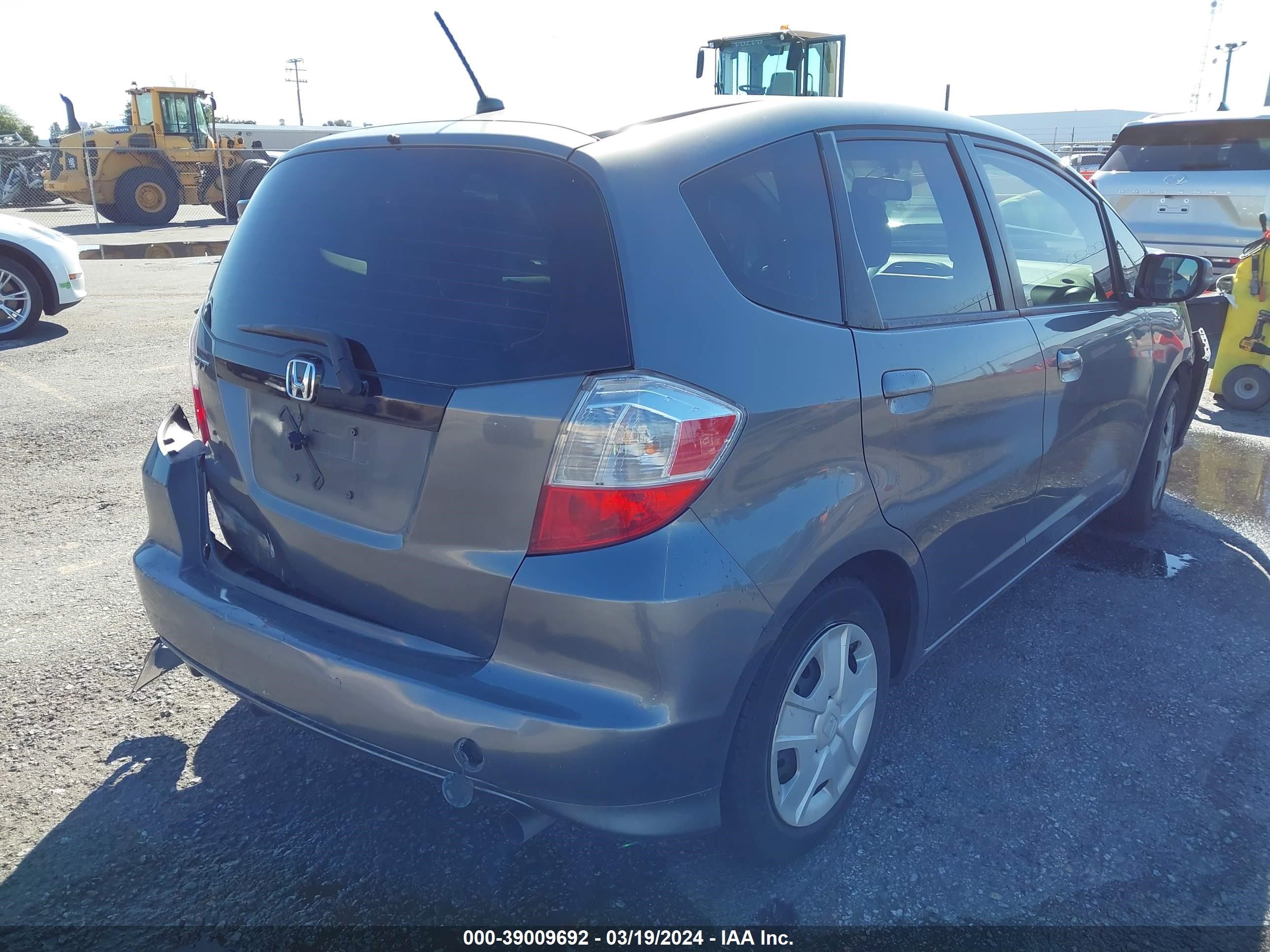 Photo 3 VIN: JHMGE8H31DC046162 - HONDA FIT 