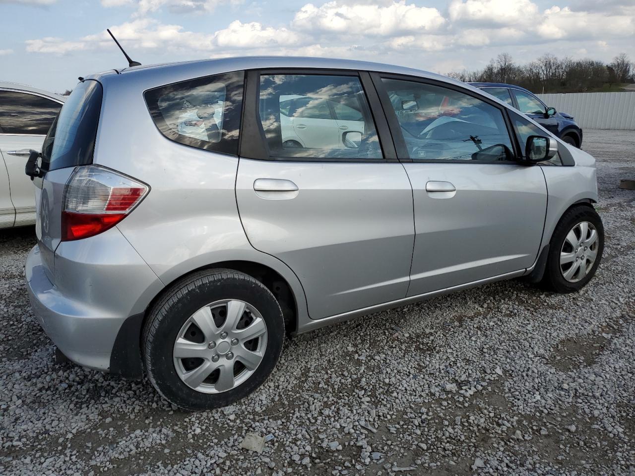 Photo 2 VIN: JHMGE8H33DC046115 - HONDA FIT 