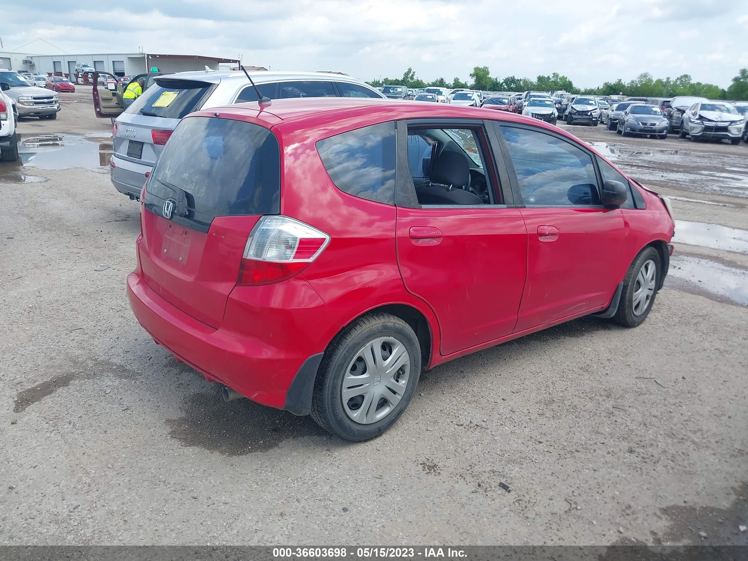 Photo 3 VIN: JHMGE8H35BS008503 - HONDA FIT 