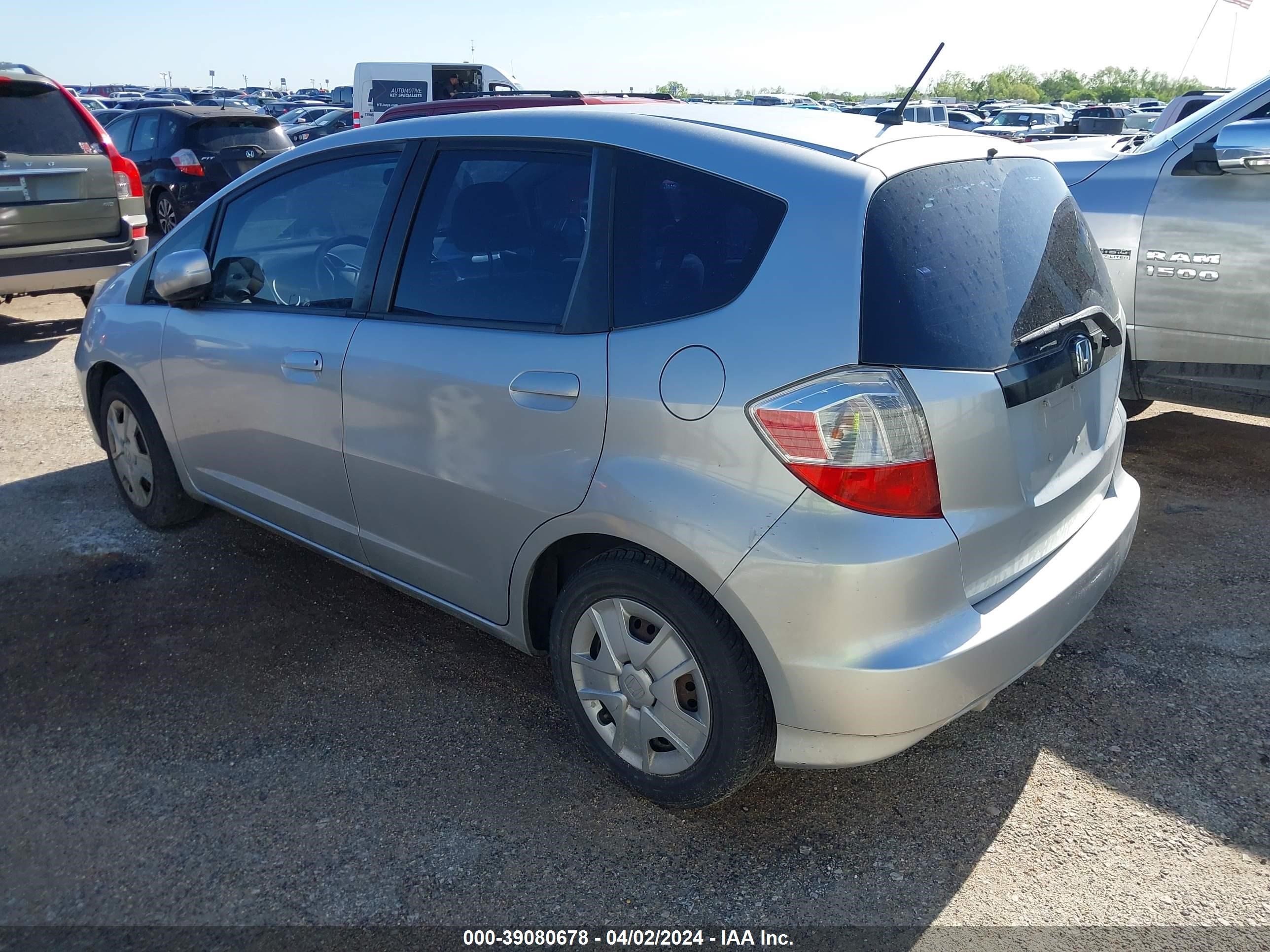 Photo 2 VIN: JHMGE8H35DC031096 - HONDA FIT 