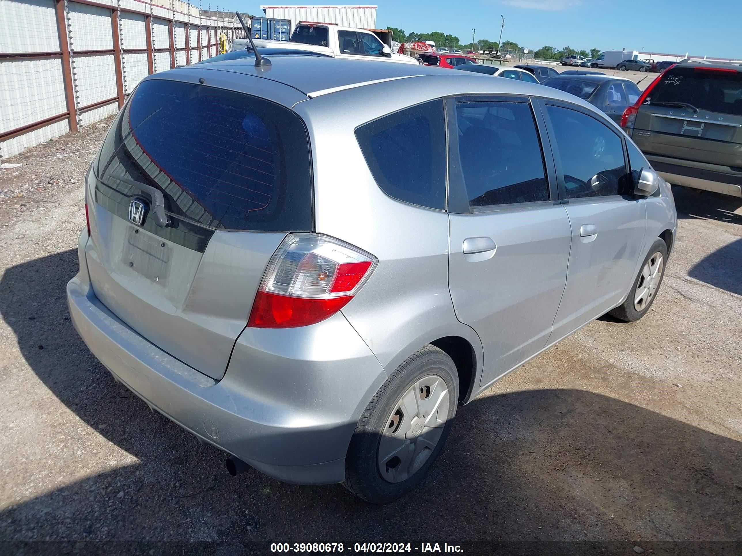 Photo 3 VIN: JHMGE8H35DC031096 - HONDA FIT 