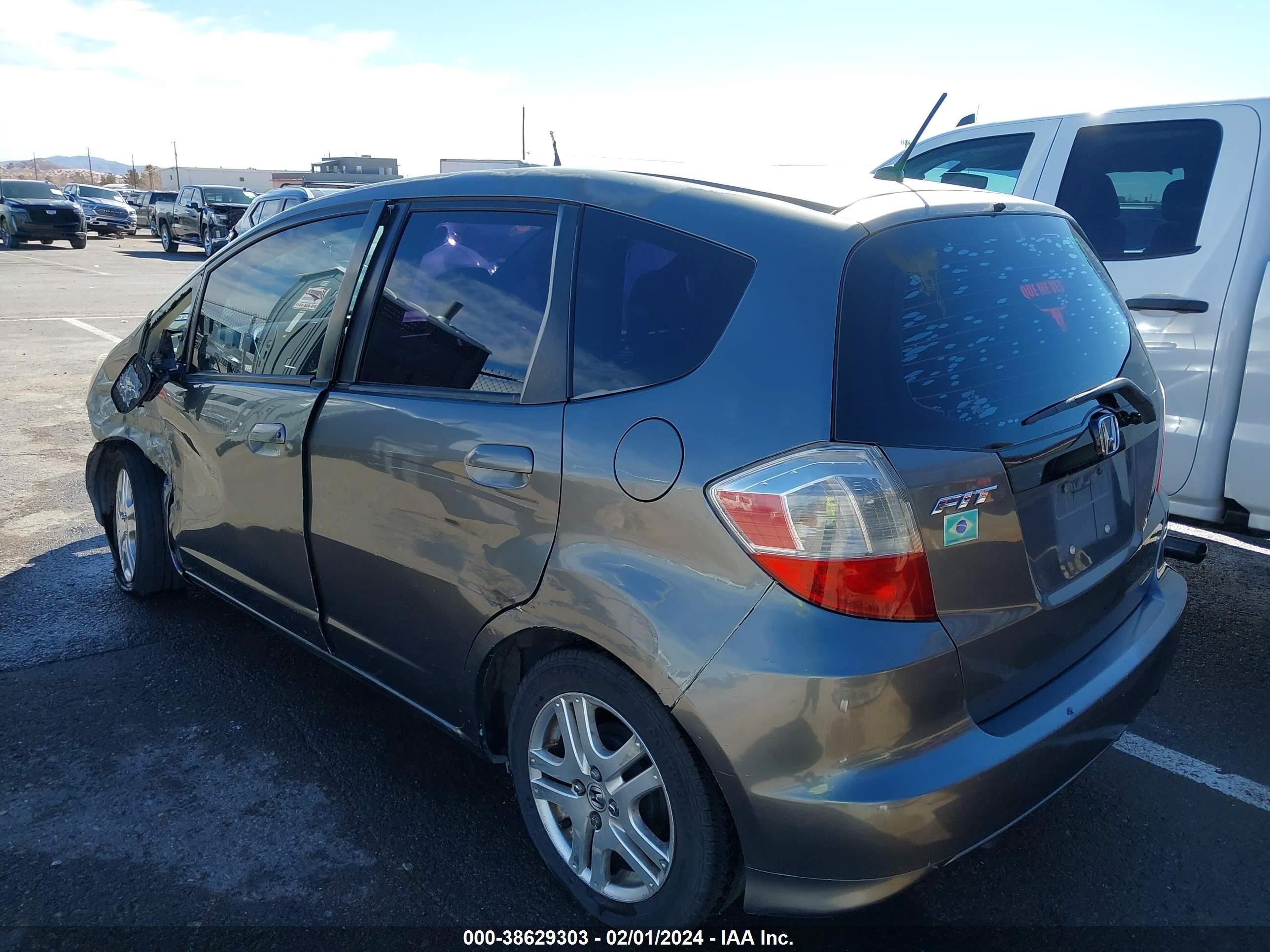 Photo 2 VIN: JHMGE8H38CS001515 - HONDA FIT 