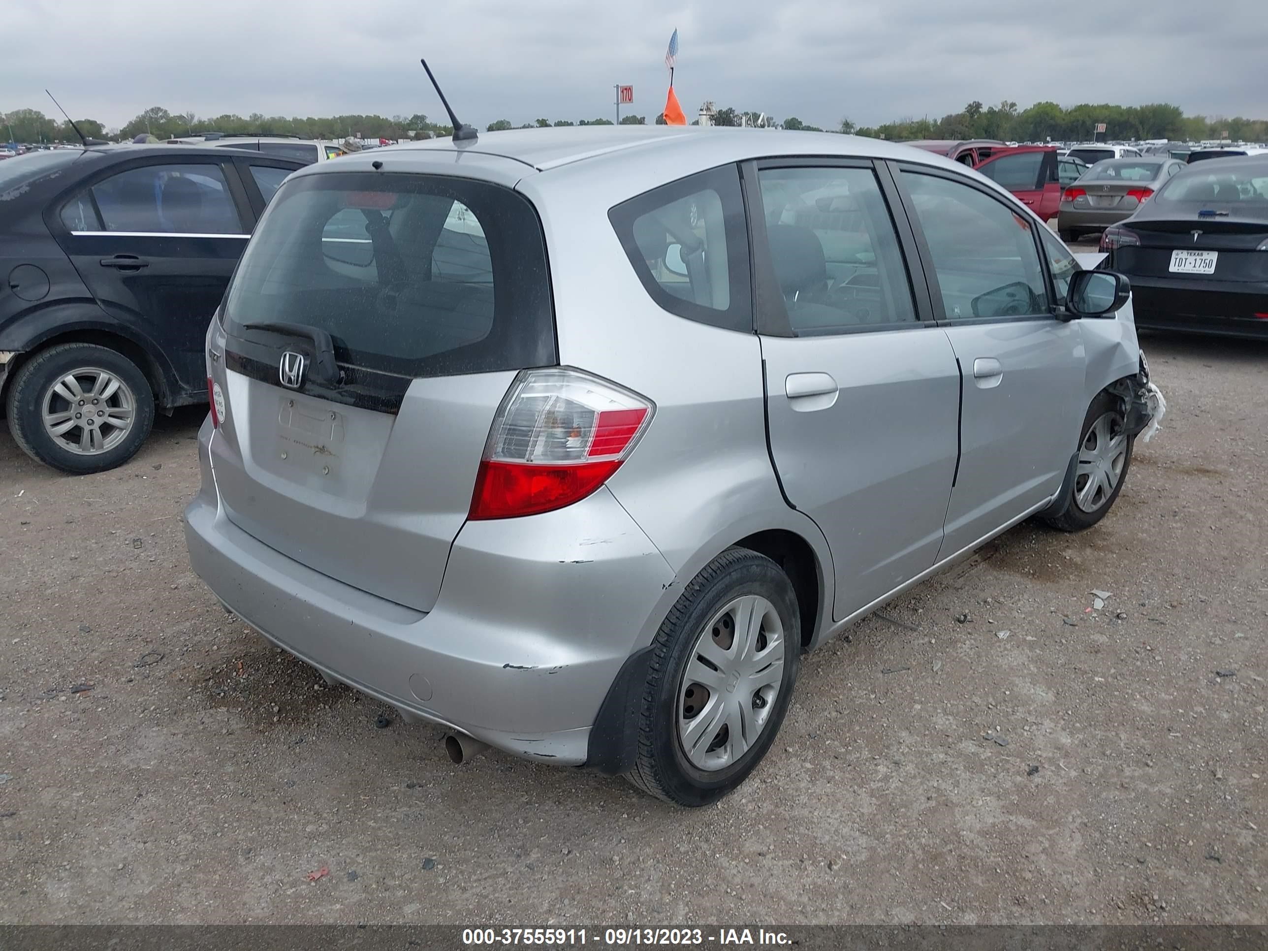 Photo 3 VIN: JHMGE8H39BC023175 - HONDA FIT 