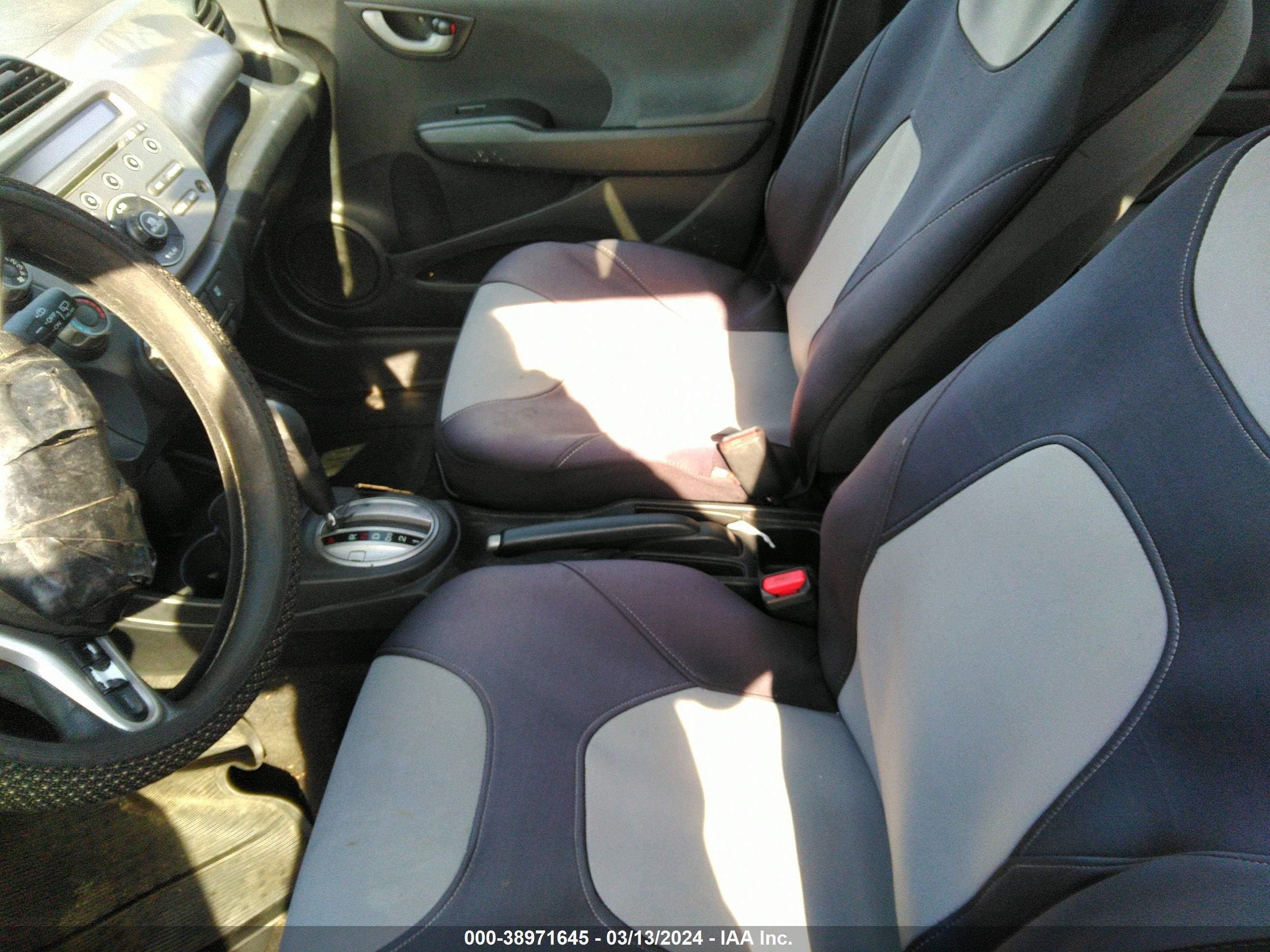 Photo 4 VIN: JHMGE8H39DC079796 - HONDA FIT 