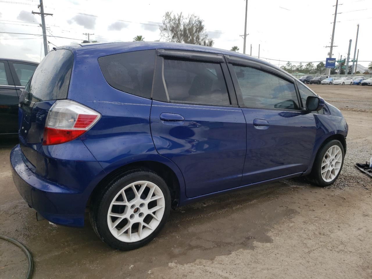 Photo 2 VIN: JHMGE8H3XDC021678 - HONDA FIT 