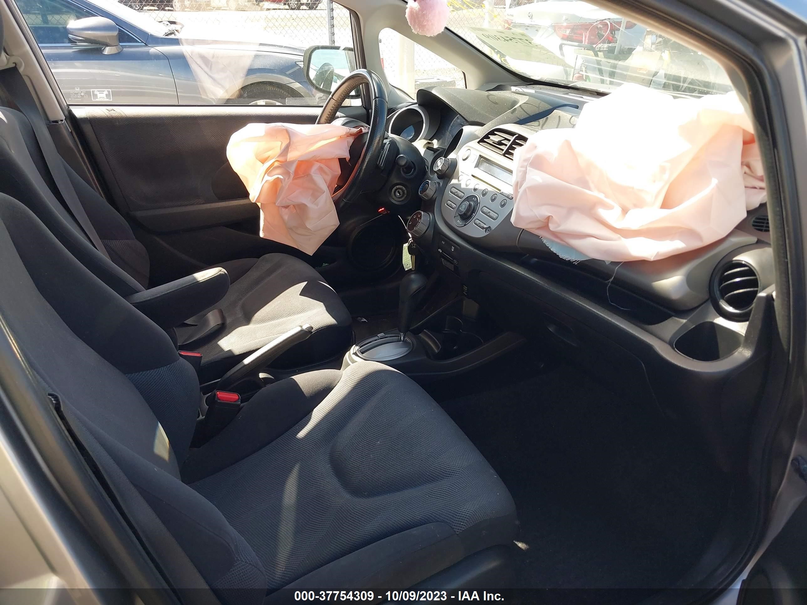 Photo 4 VIN: JHMGE8H40AC001945 - HONDA FIT 