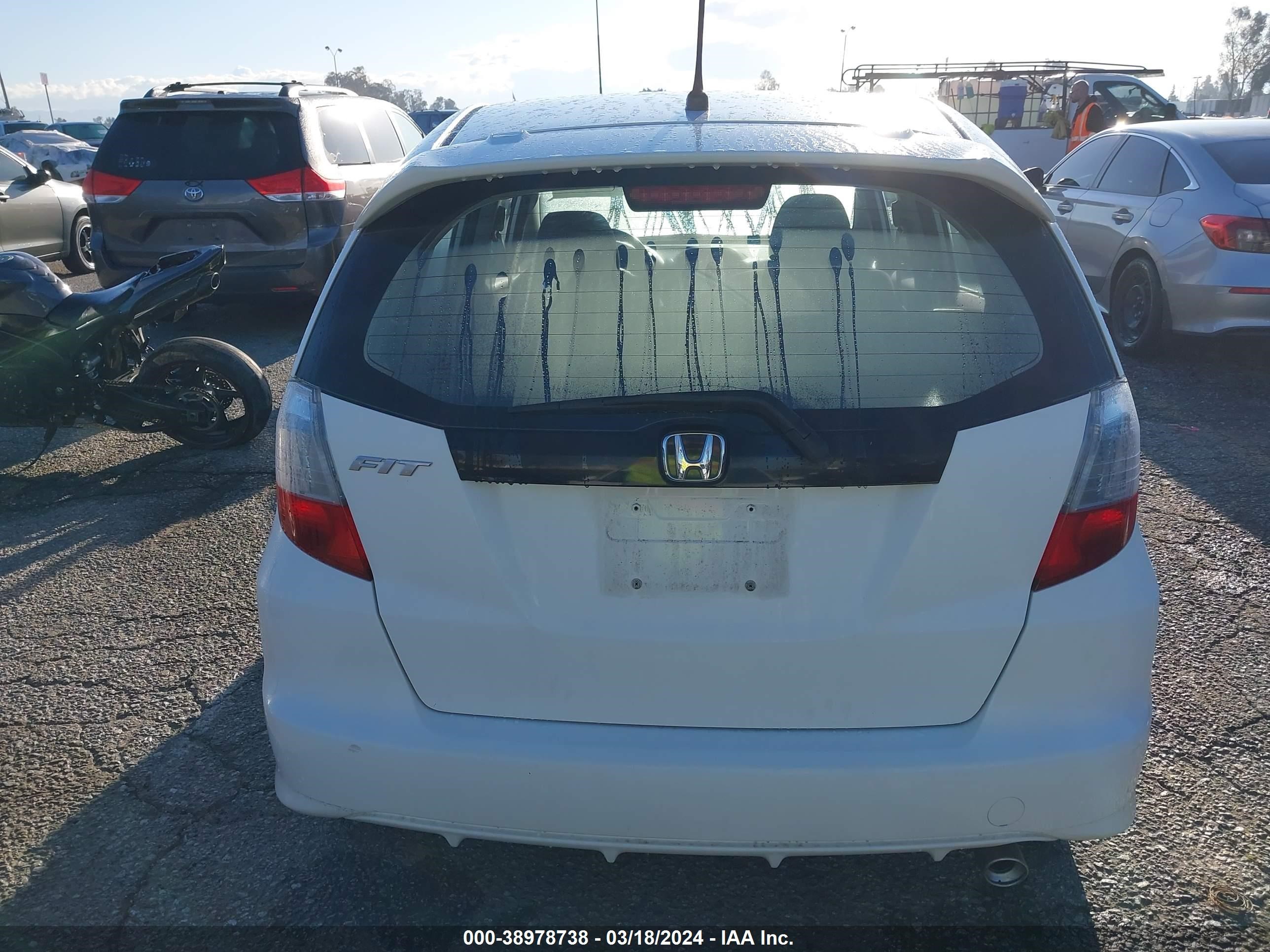 Photo 16 VIN: JHMGE8H42AC030217 - HONDA FIT 