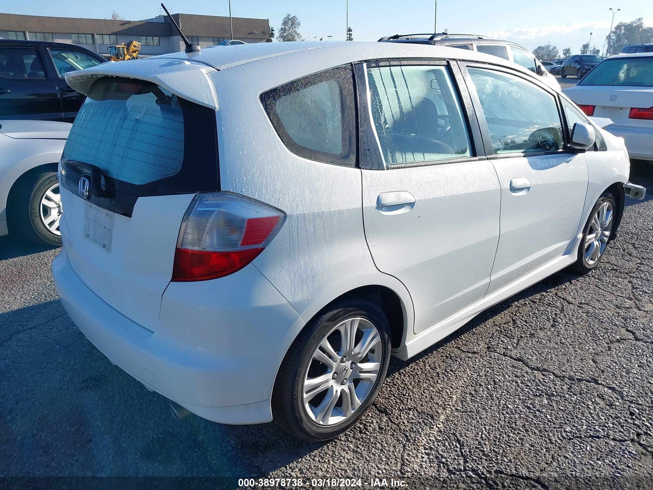 Photo 3 VIN: JHMGE8H42AC030217 - HONDA FIT 