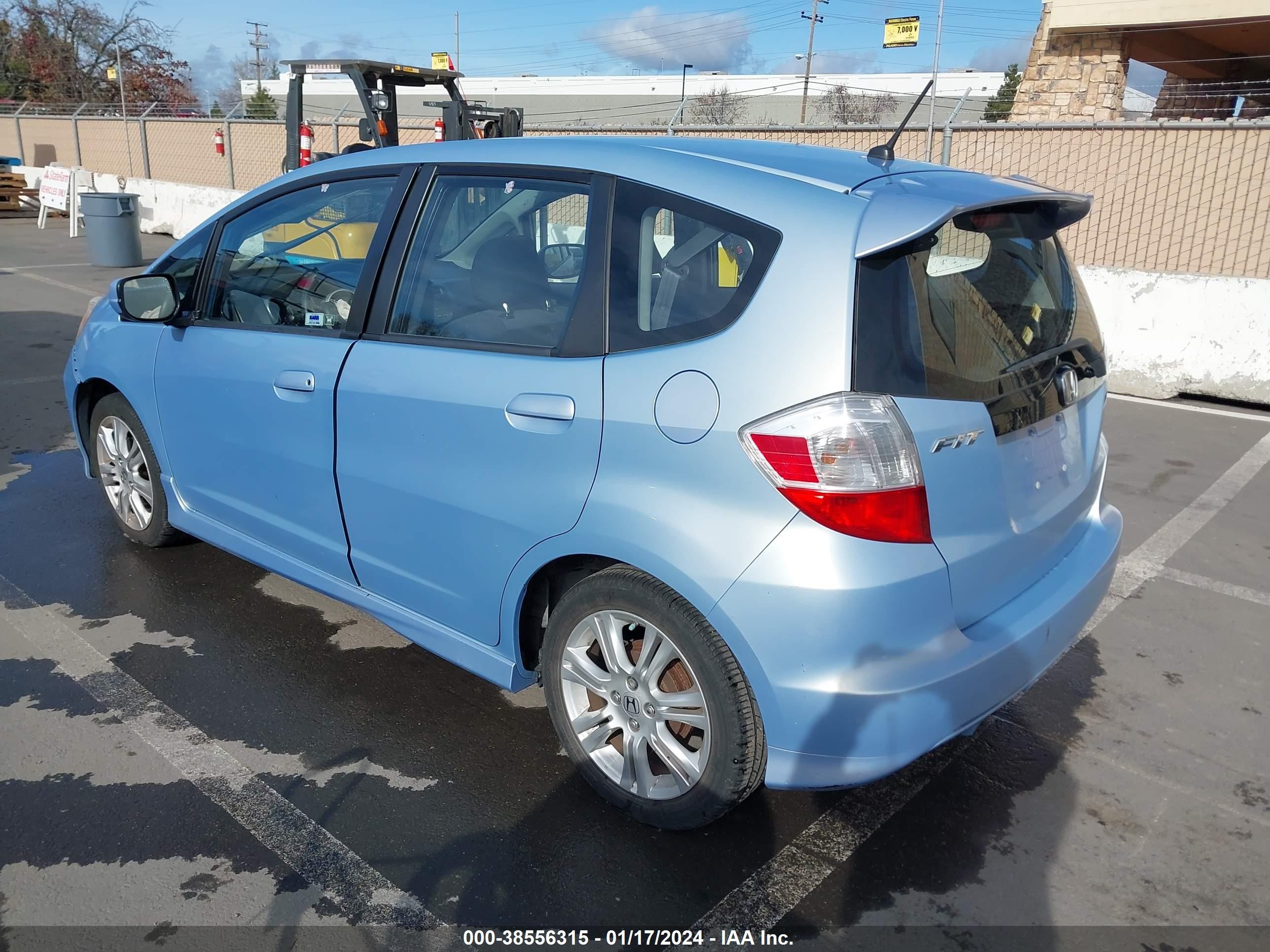 Photo 2 VIN: JHMGE8H43AC006816 - HONDA FIT 