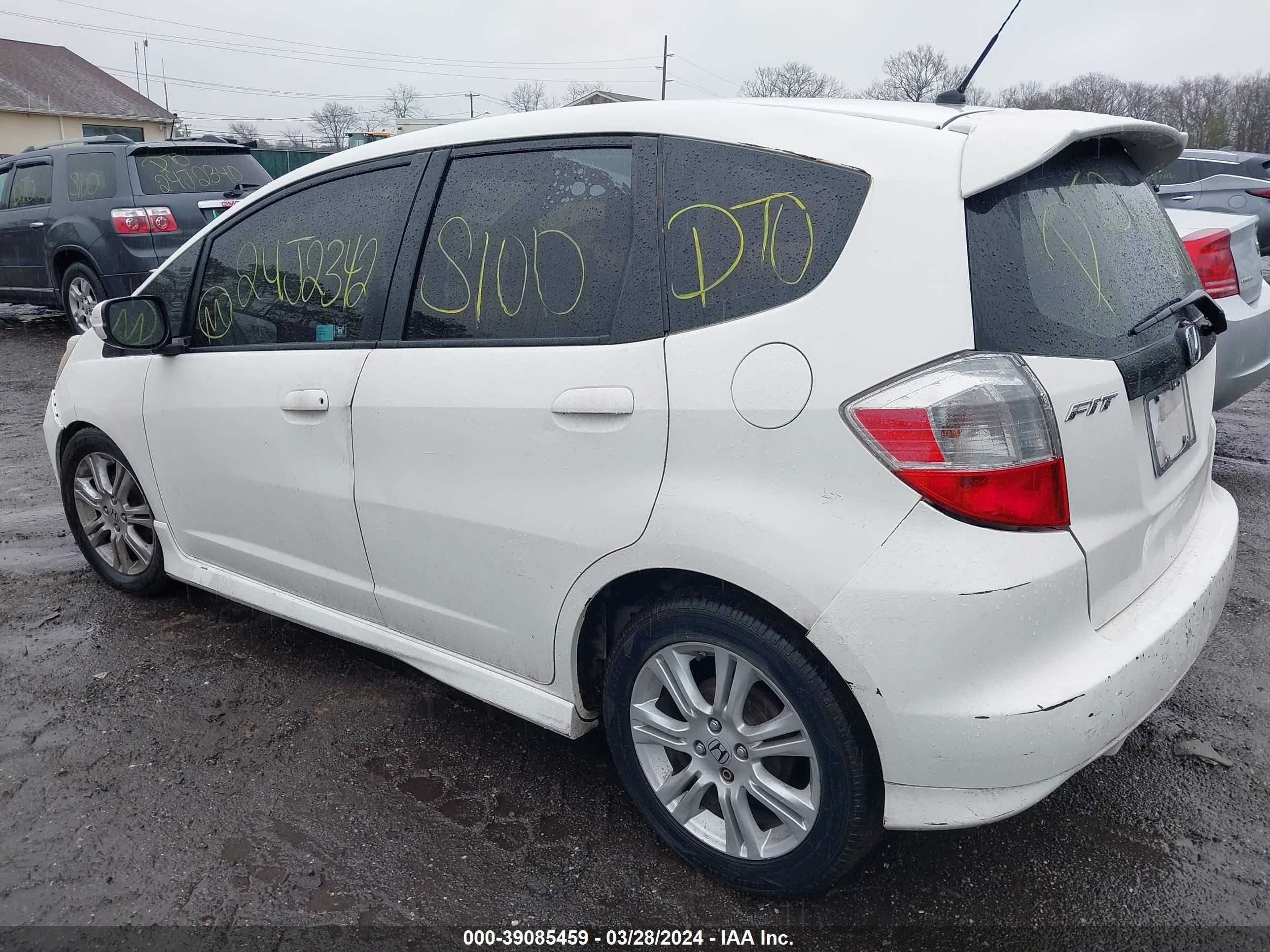 Photo 2 VIN: JHMGE8H45AC038456 - HONDA FIT 