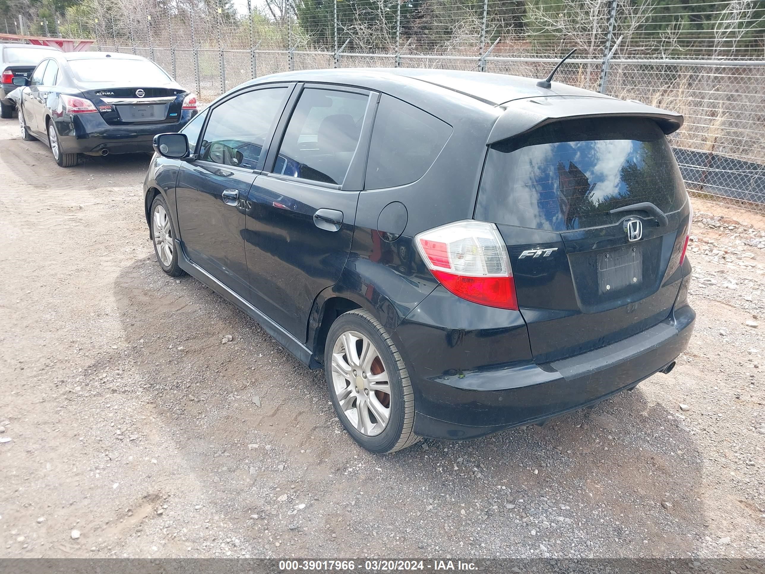 Photo 2 VIN: JHMGE8H46AC004283 - HONDA FIT 