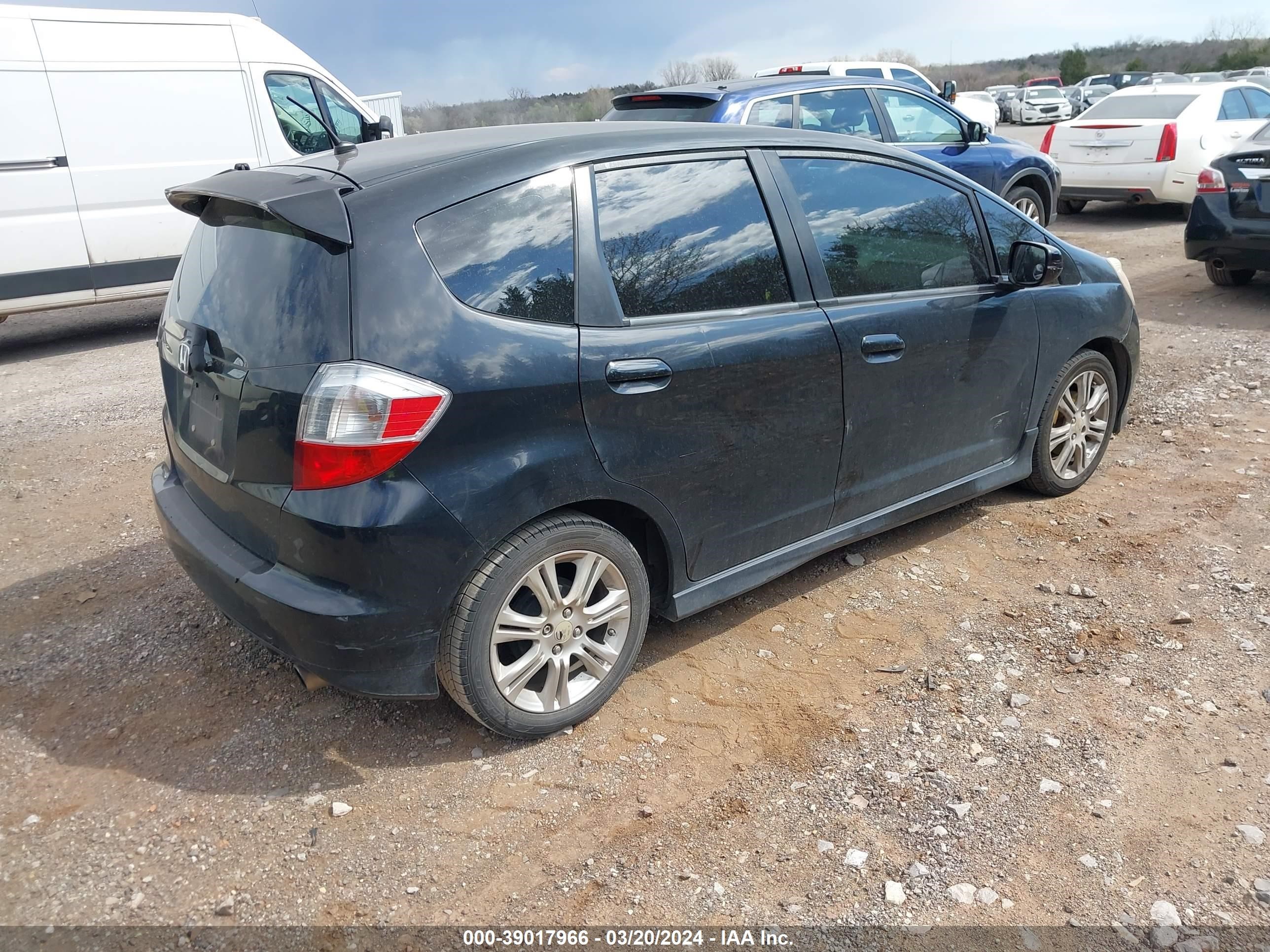 Photo 3 VIN: JHMGE8H46AC004283 - HONDA FIT 