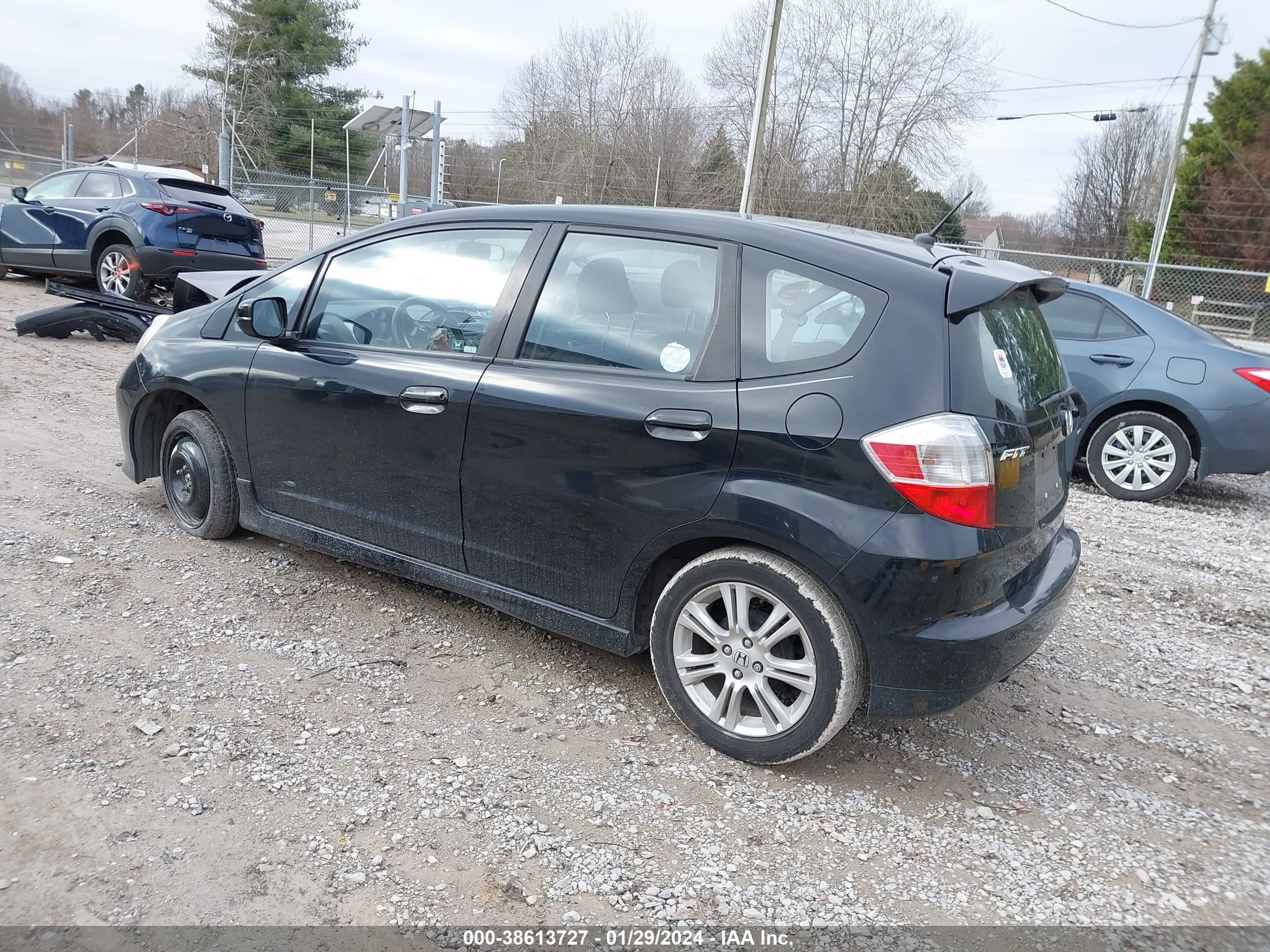 Photo 2 VIN: JHMGE8H46ACO28440 - HONDA FIT 