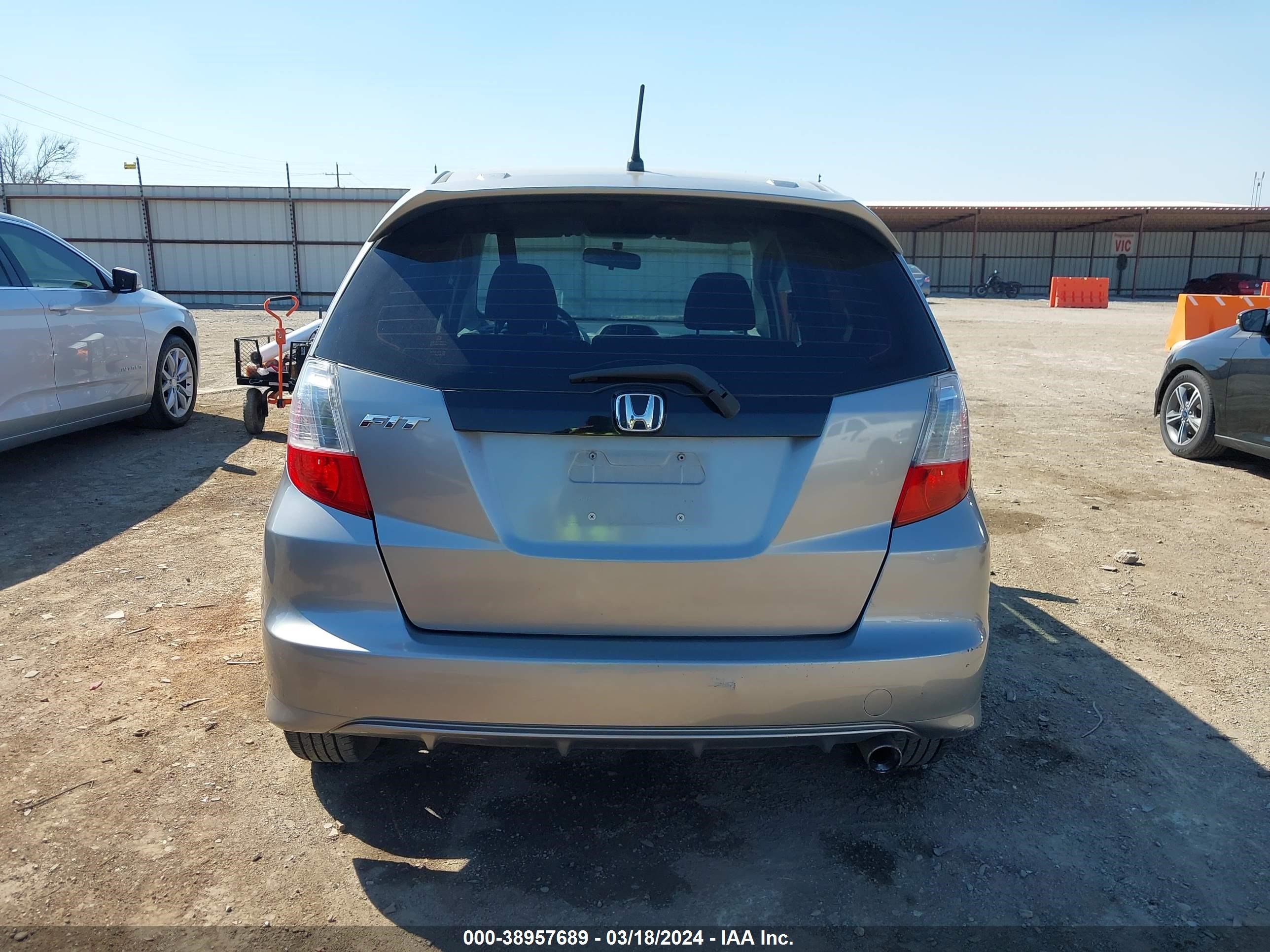 Photo 15 VIN: JHMGE8H47AS001964 - HONDA FIT 