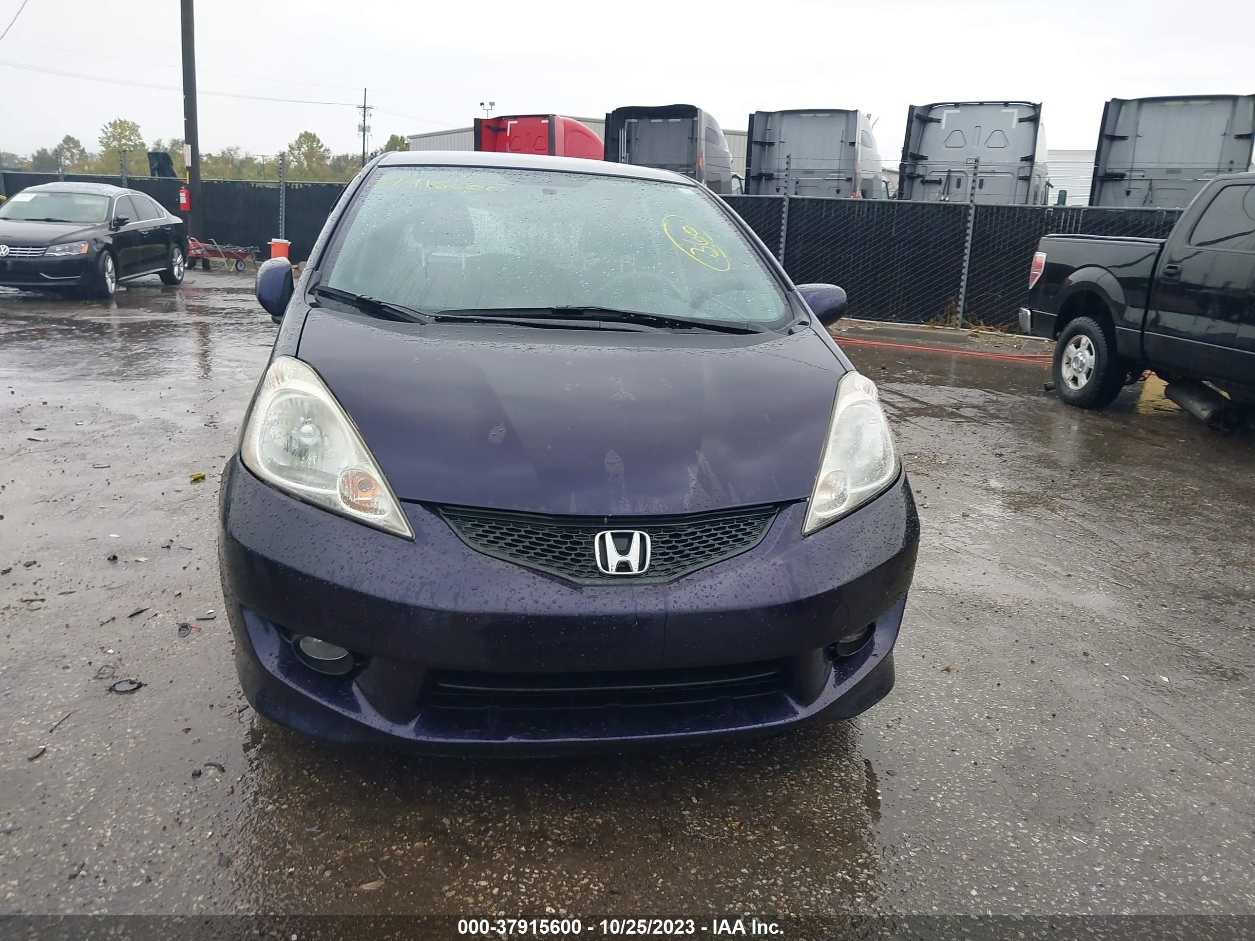 Photo 11 VIN: JHMGE8H4XAC033849 - HONDA FIT 