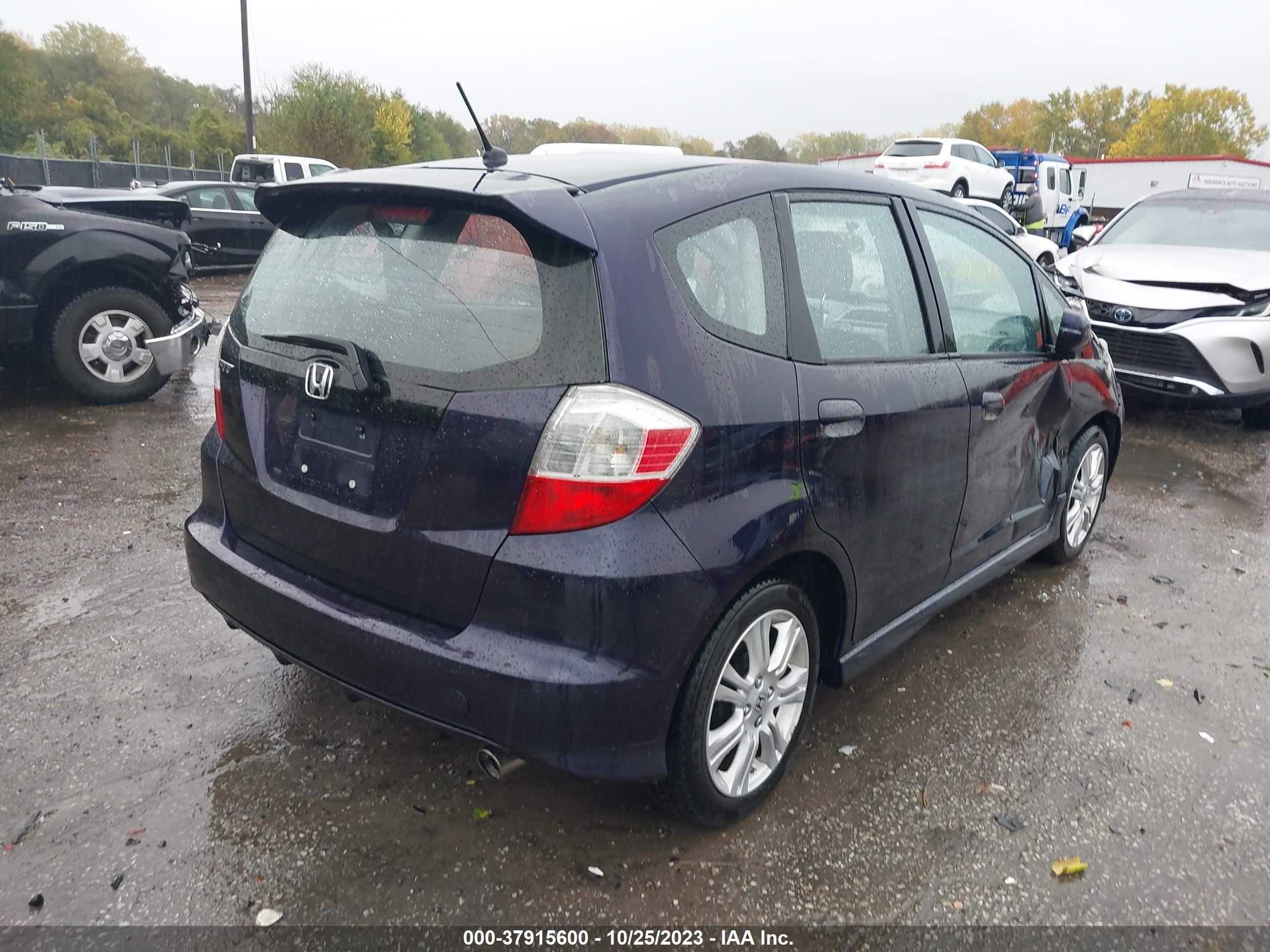 Photo 3 VIN: JHMGE8H4XAC033849 - HONDA FIT 