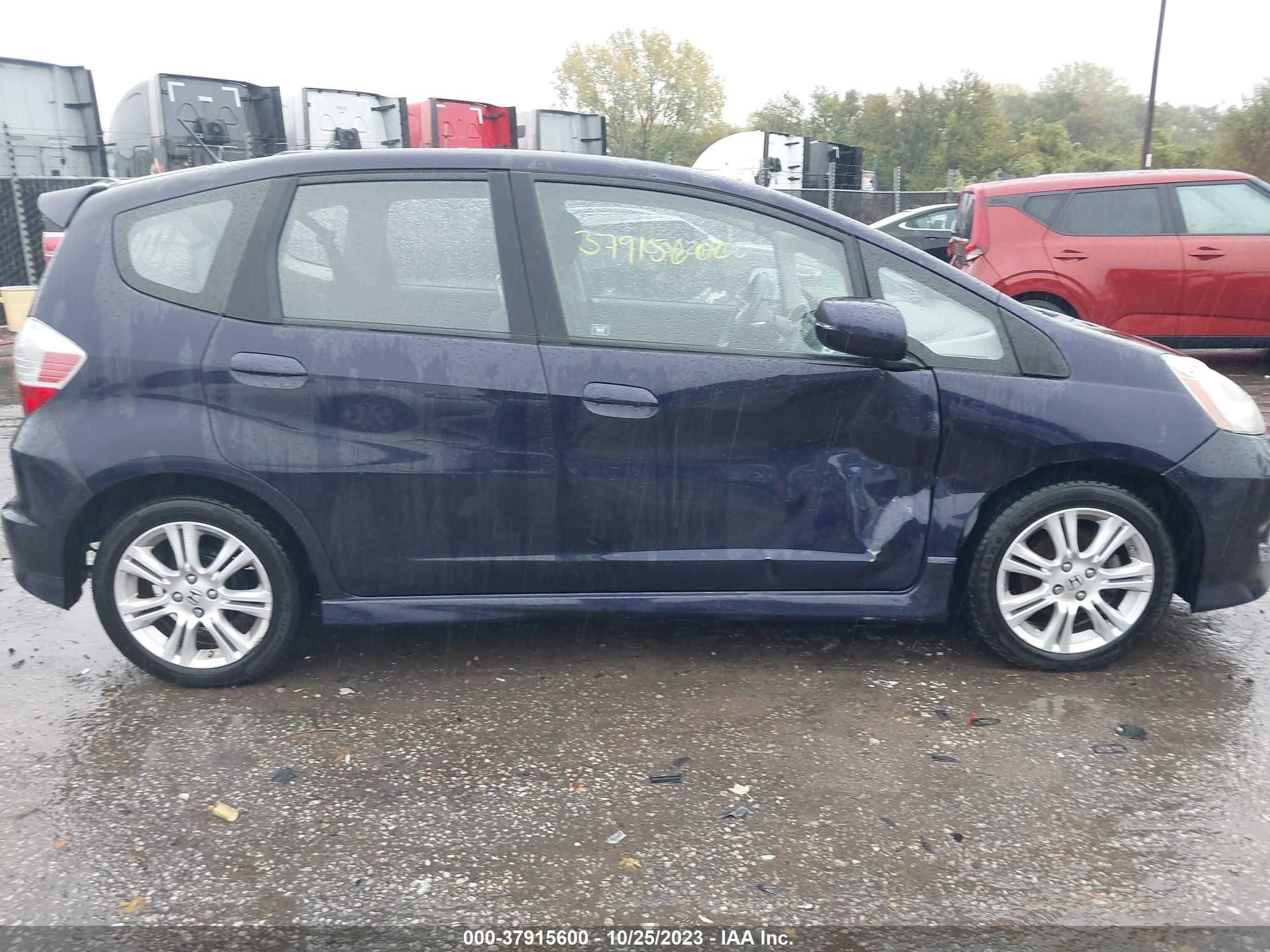 Photo 5 VIN: JHMGE8H4XAC033849 - HONDA FIT 